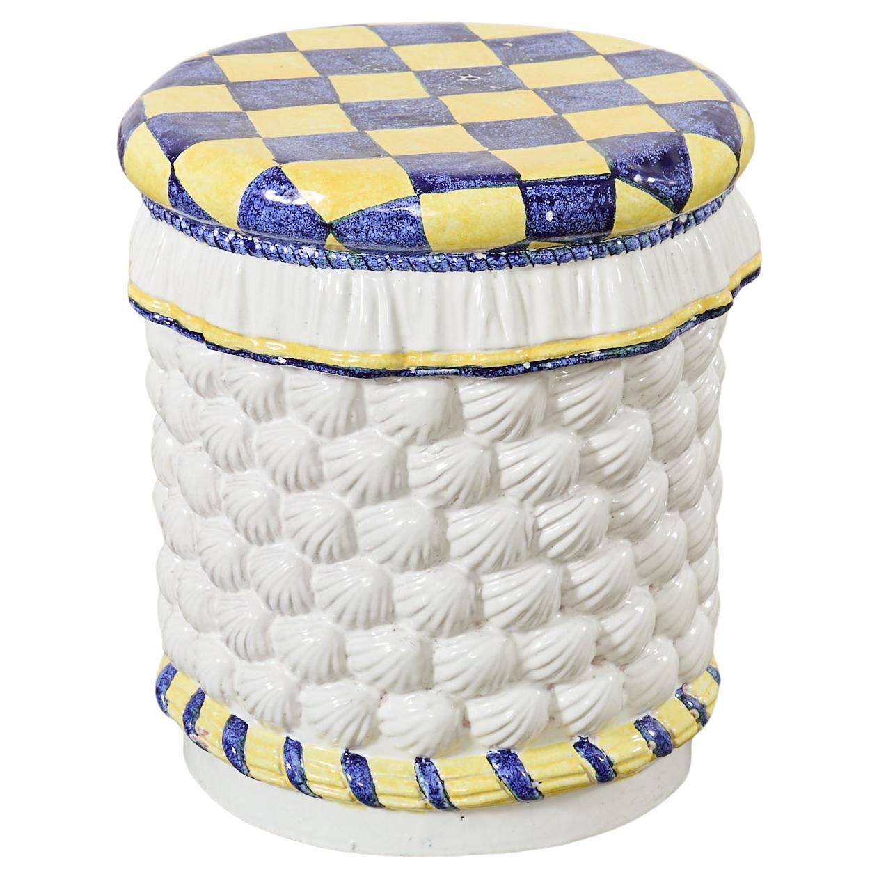 Sgabello o tavolino da giardino in ceramica smaltata italiana con conchiglie