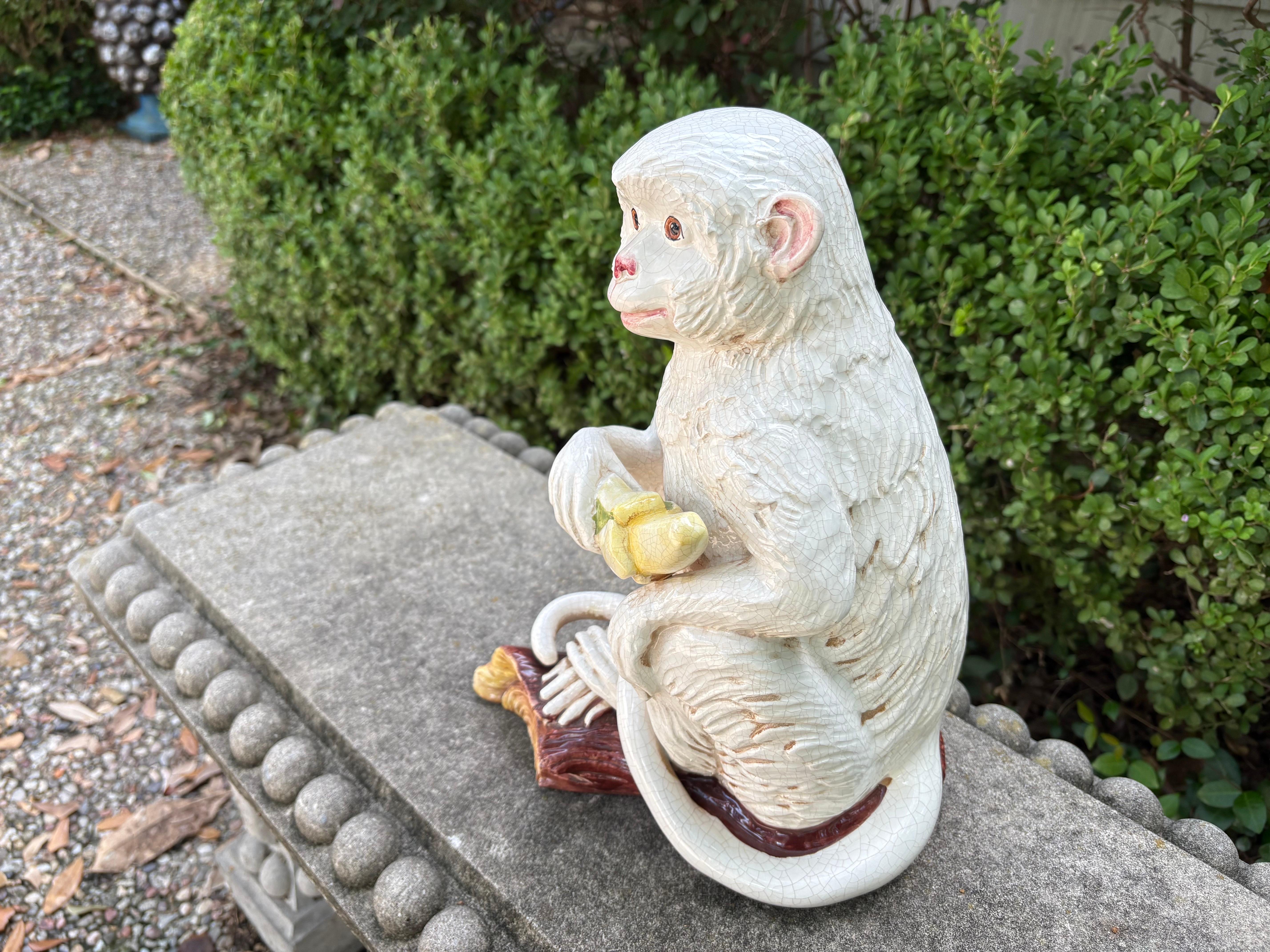 Italiano Statua di scimmia in ceramica smaltata italiana in vendita