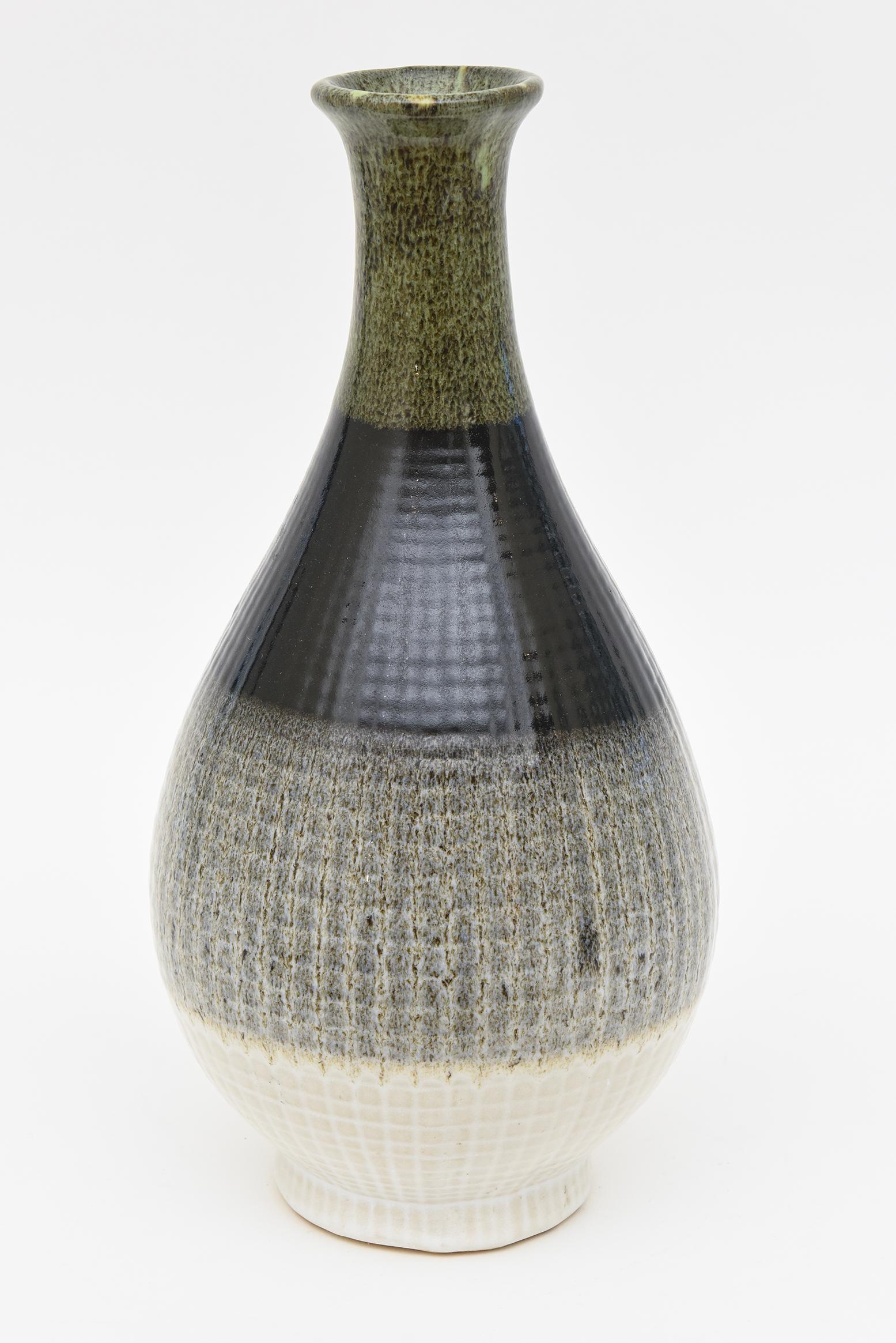 Moderne Vase en céramique émaillée italienne, vert bouteille, noir, anthracite, blanc cassé en vente