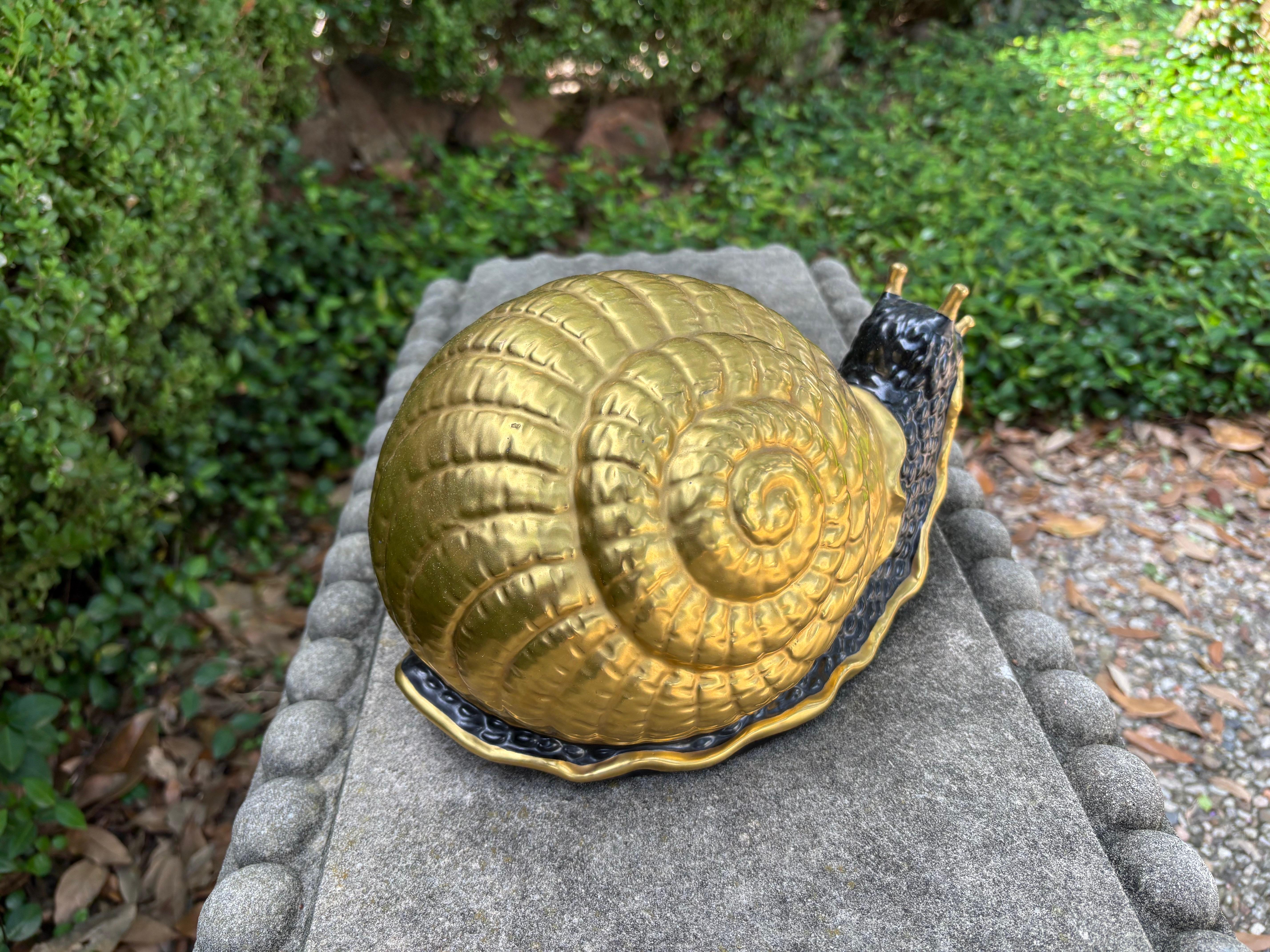 Lumaca italiana in porcellana dorata smaltata In condizioni buone in vendita a Houston, TX