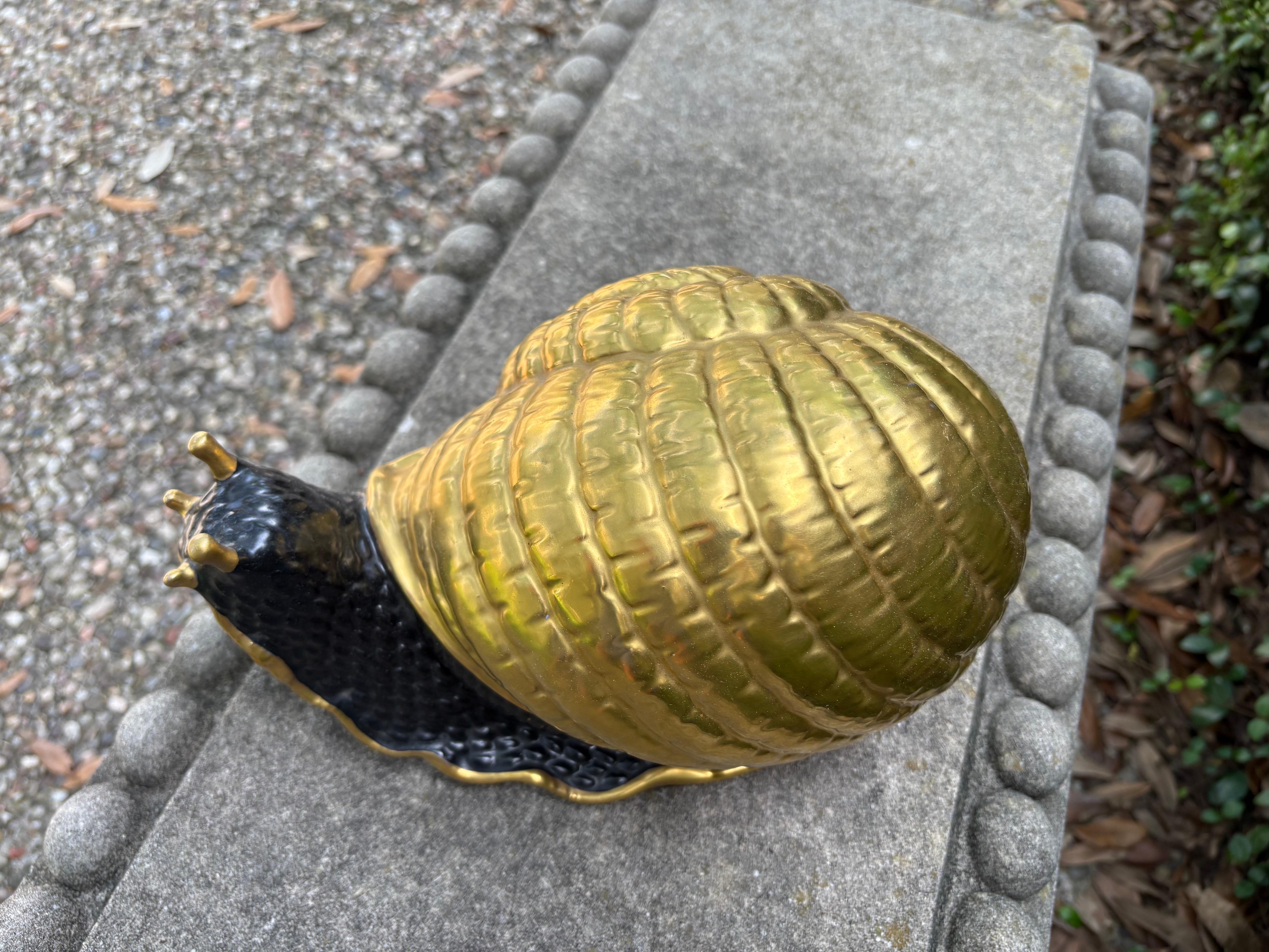 Porcellana Lumaca italiana in porcellana dorata smaltata in vendita