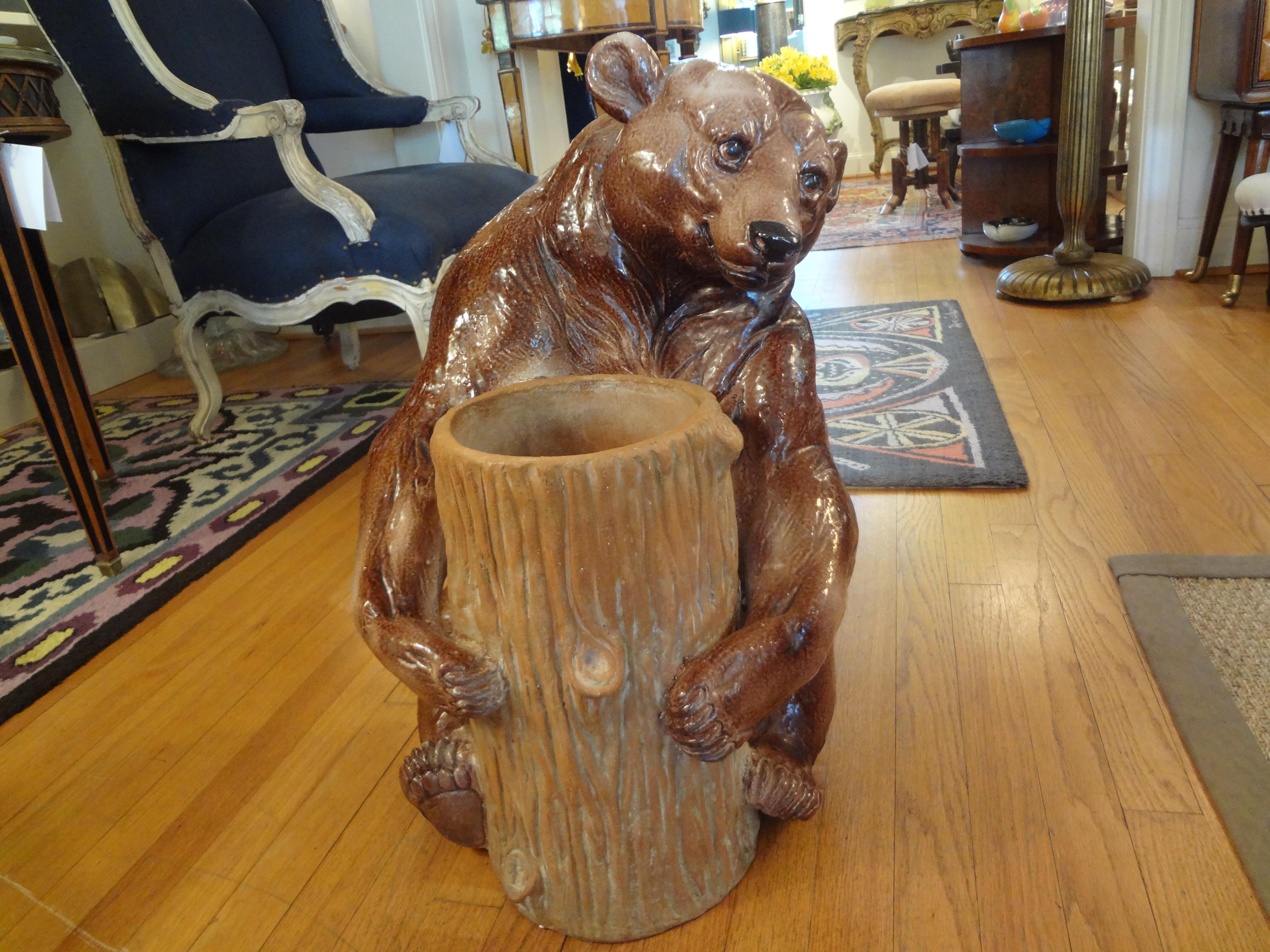Unusual Italian glazed pottery or Majolica umbrella stand featuring a brown bear hugging a log or tree branch. This umbrella stand dates from 1950-1960. This versatile Hollywood Regency piece has a Black Forest look and could also be used as a