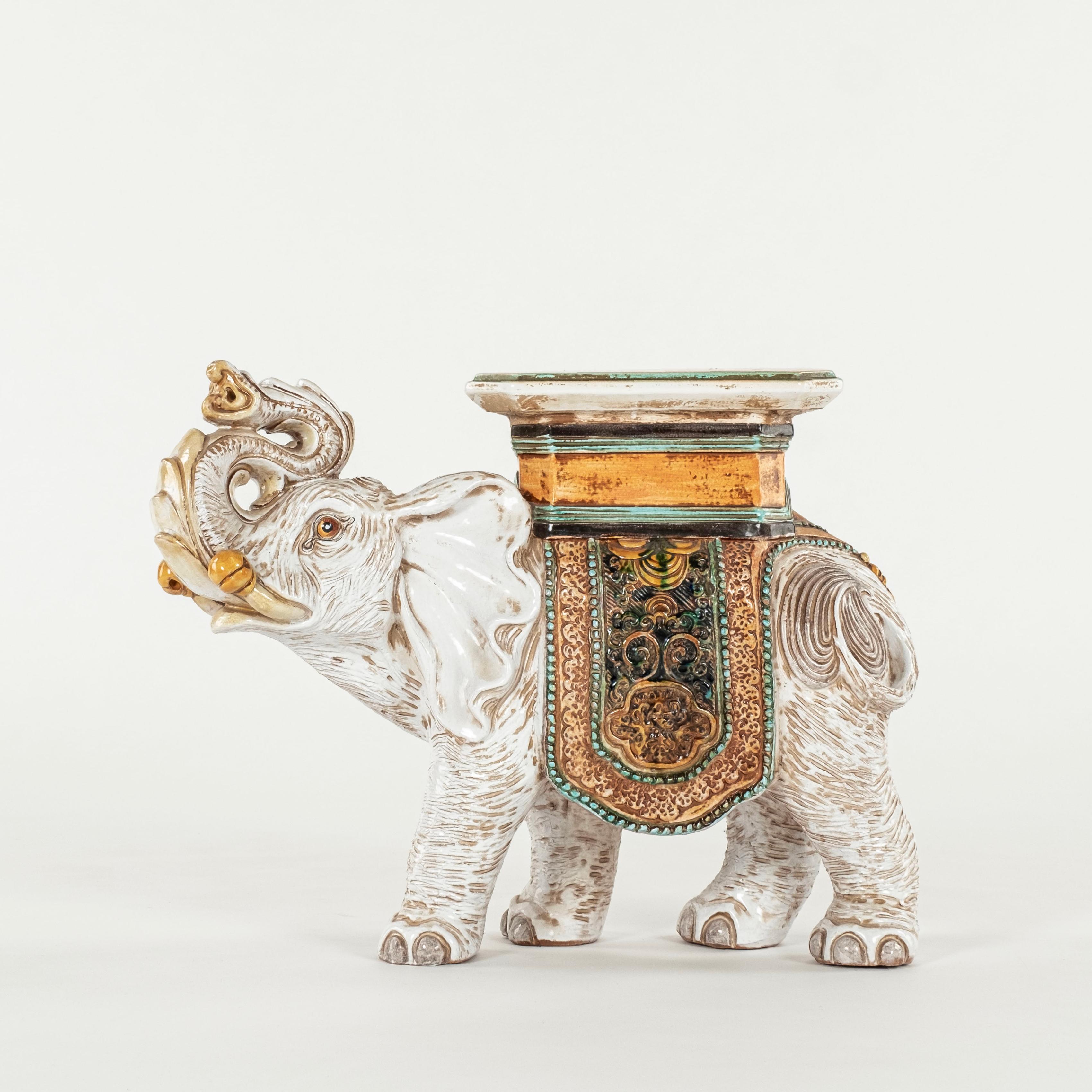Smaltato Sgabello da giardino Elefante in terracotta smaltata italiana in vendita