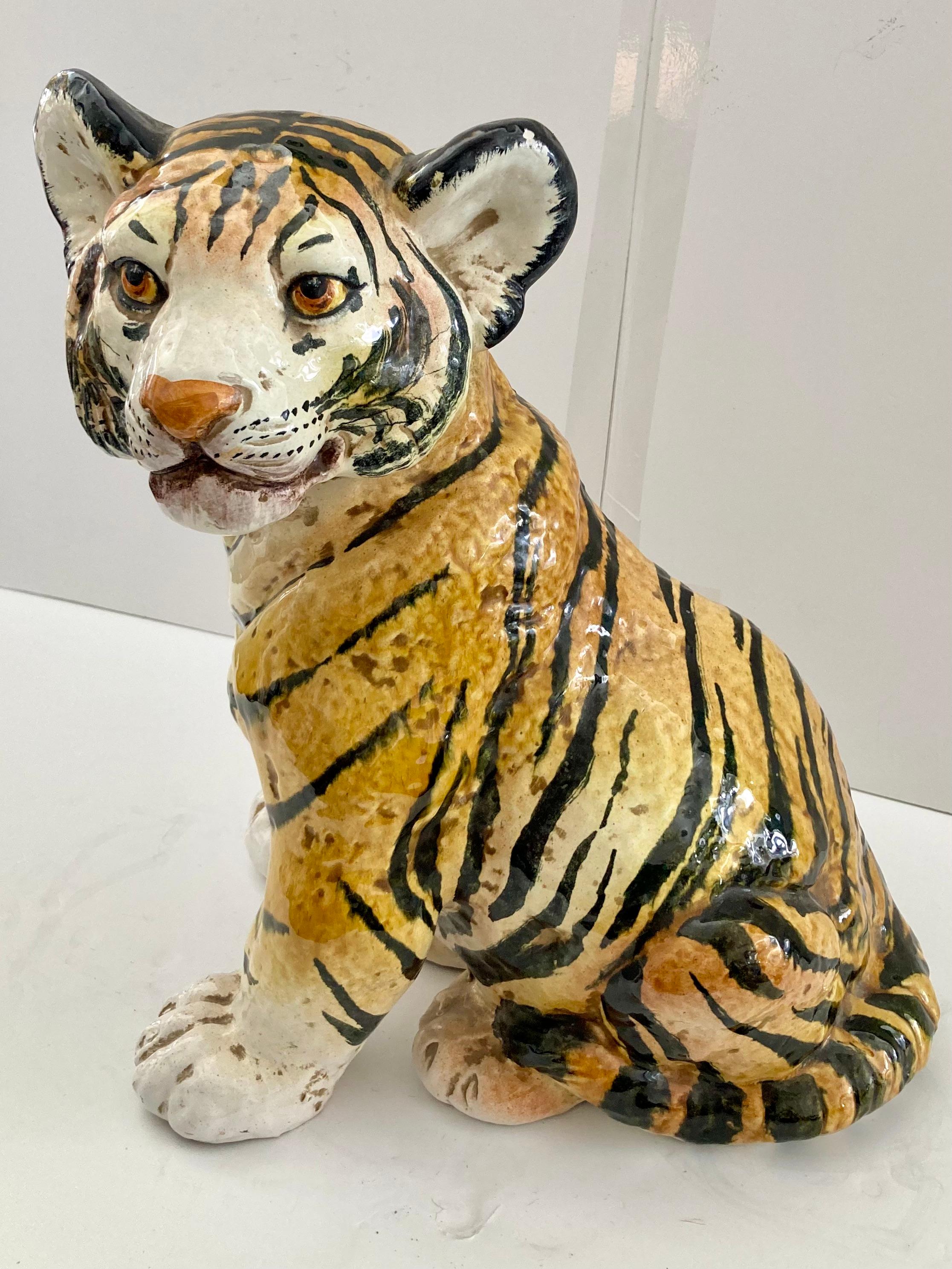 Milieu du XXe siècle Lionceau tigre italien en terre cuite émaillée en vente