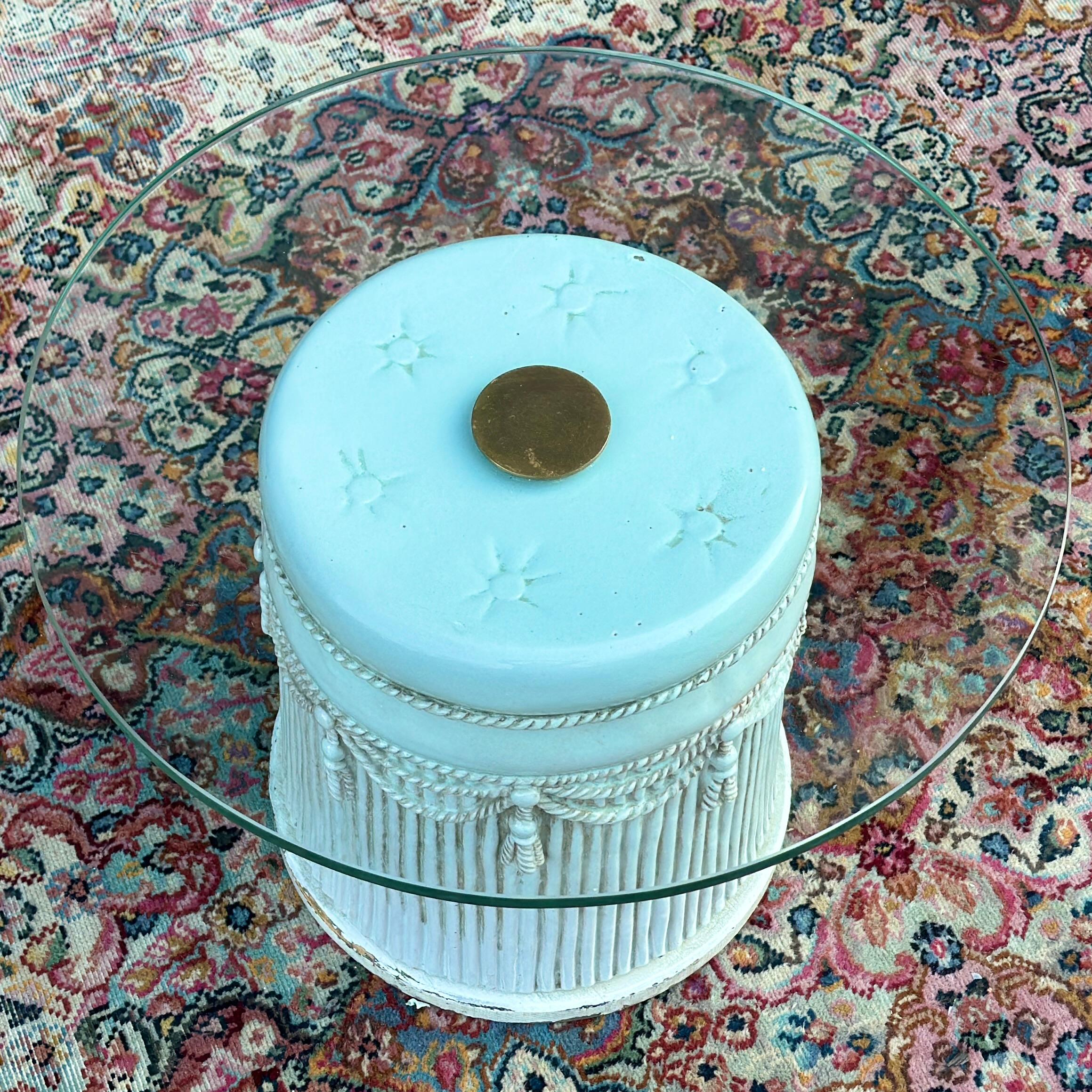 Hollywood Regency Table ronde à plateau de verre en terre cuite émaillée italienne Tromp L'Oeil Rope & Tassel en vente