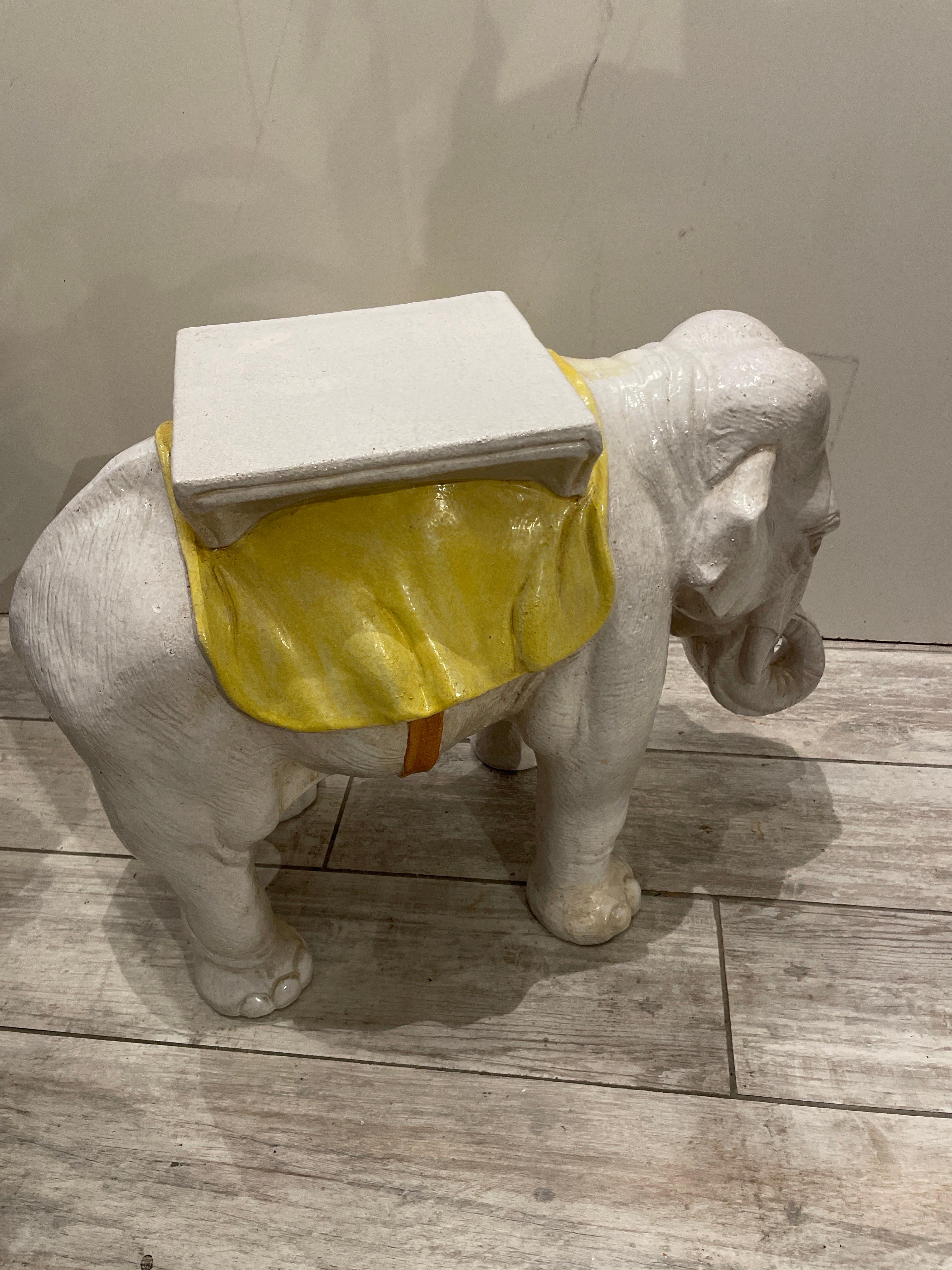 Italienischer glasierter Terrakotta-Elefant-Gartensitz im Angebot 3