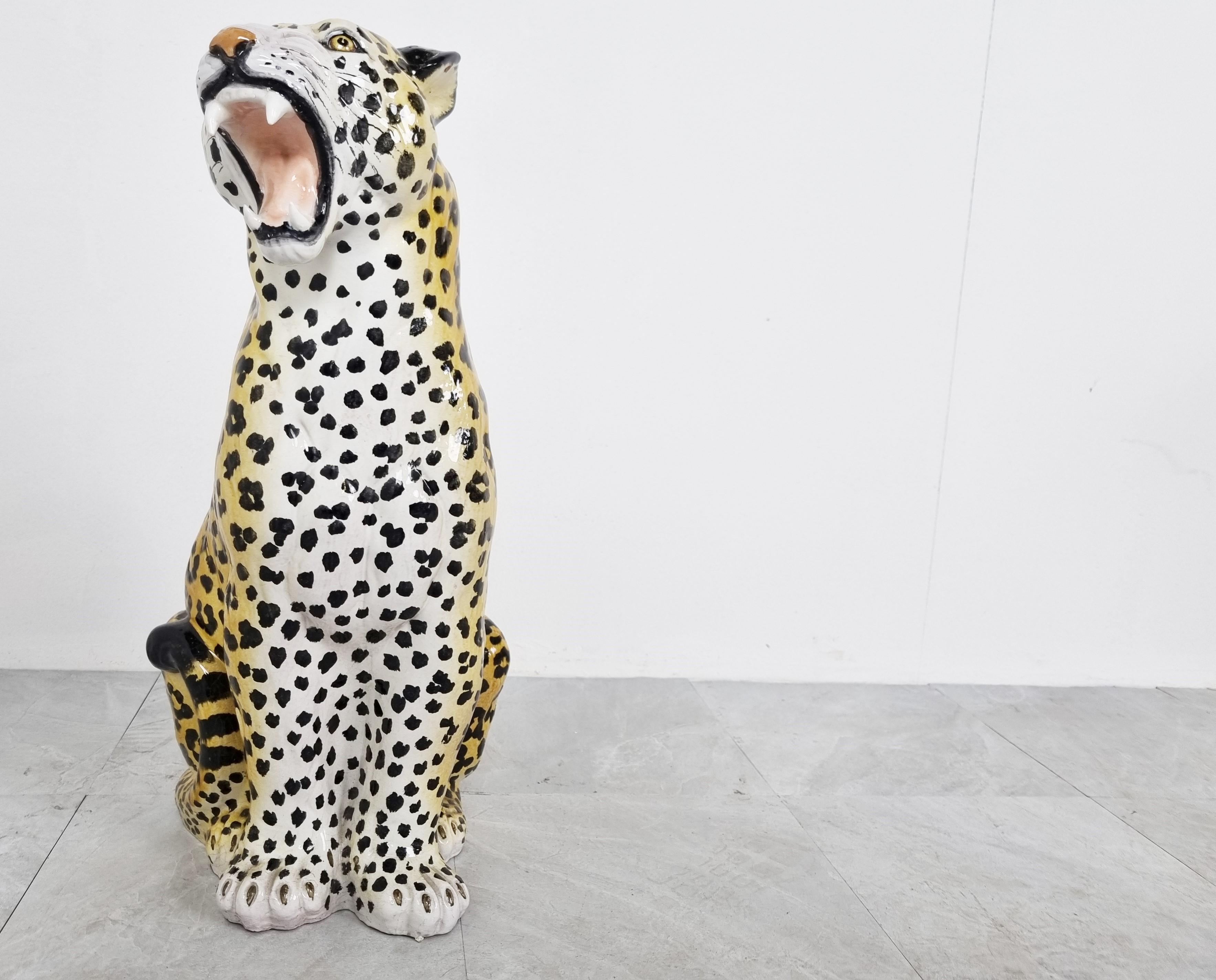 Figure léopard italienne en terre cuite émaillée, années 1960 Bon état - En vente à HEVERLEE, BE