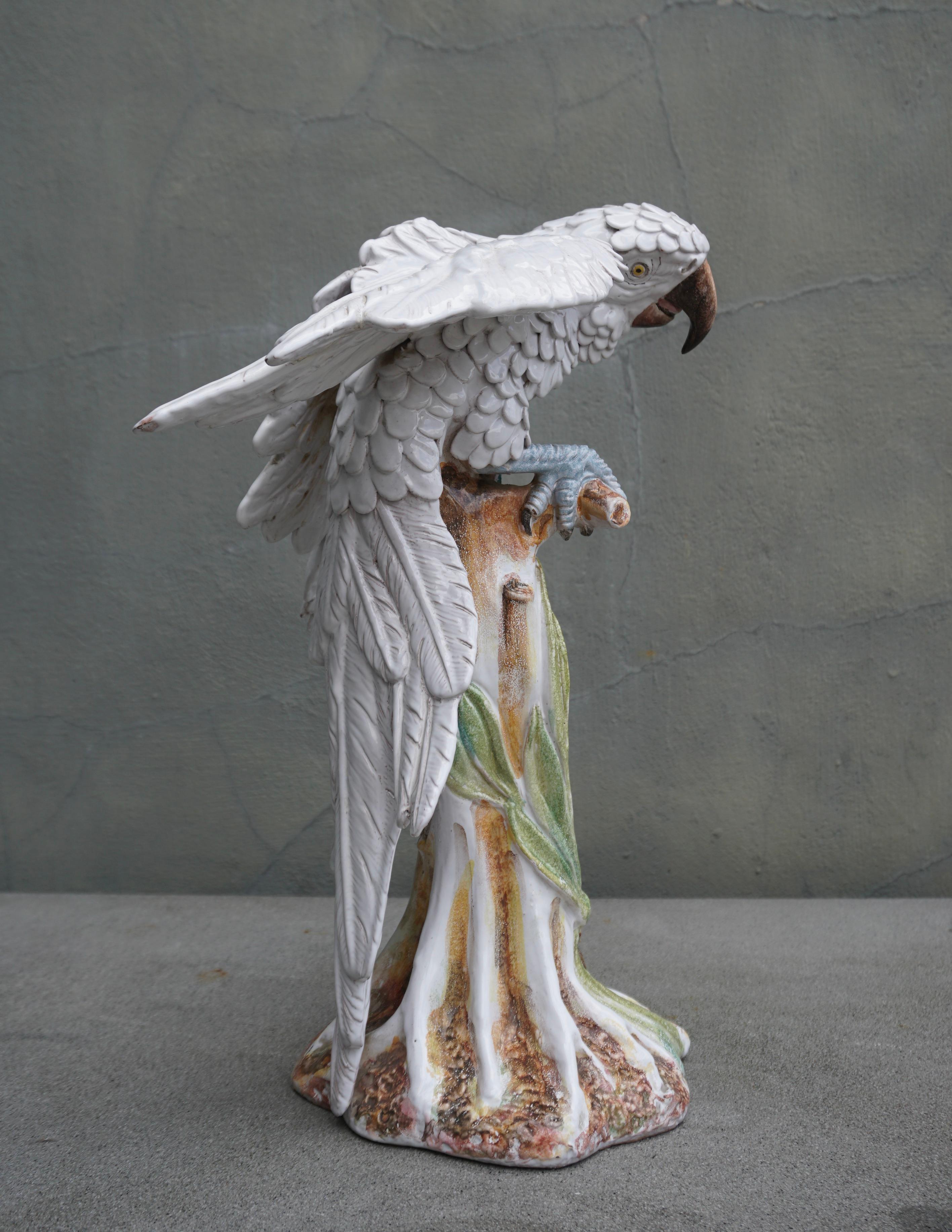 Italienische glasierte Papagei-Statue aus Terrakotta im Zustand „Gut“ im Angebot in Antwerp, BE