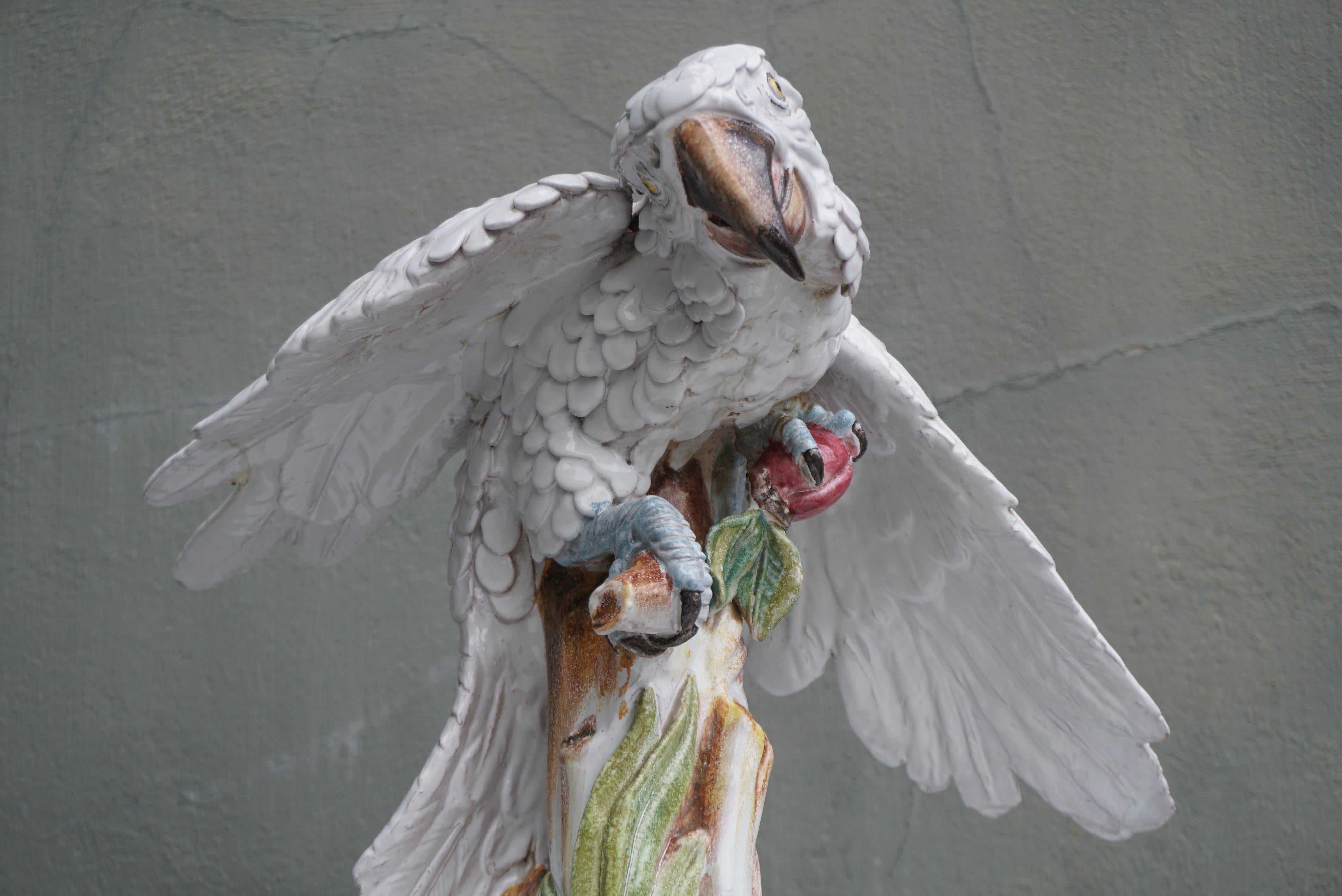 Italienische glasierte Papagei-Statue aus Terrakotta im Angebot 2
