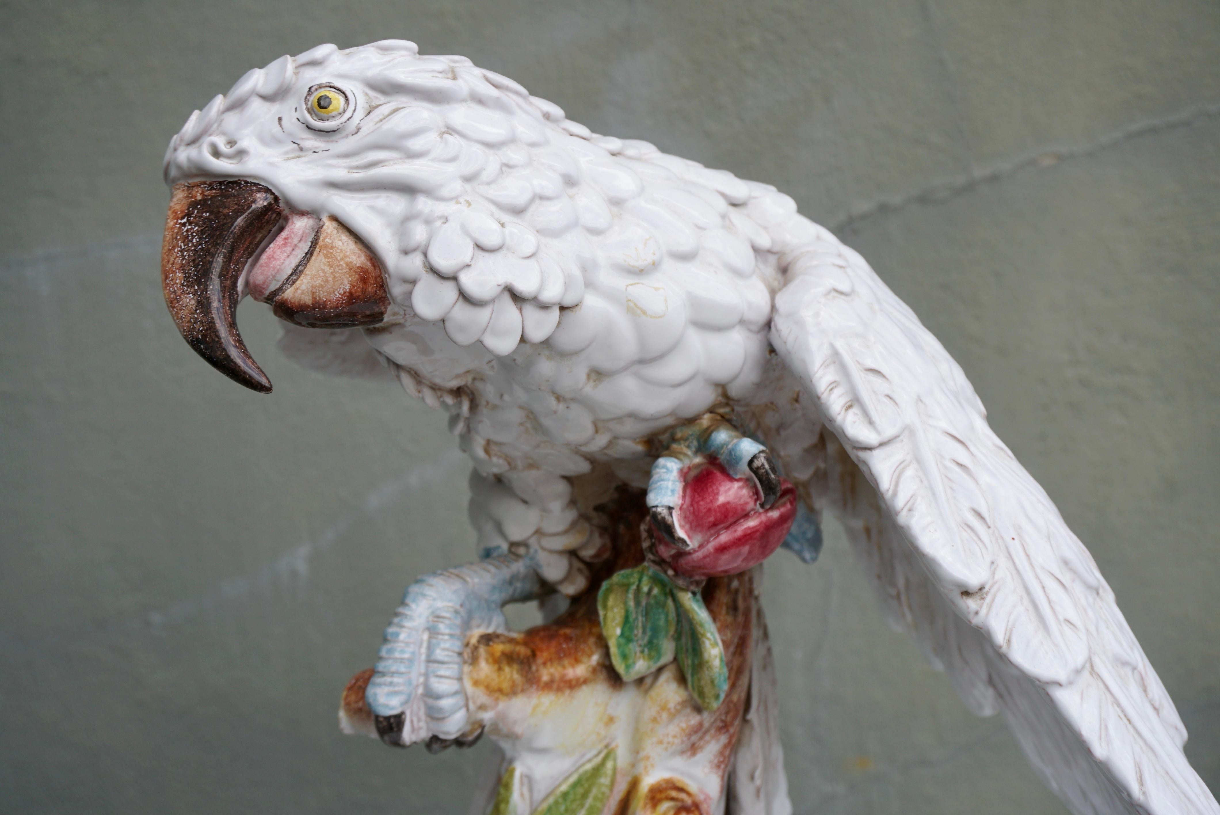 Italienische glasierte Papagei-Statue aus Terrakotta im Angebot 3