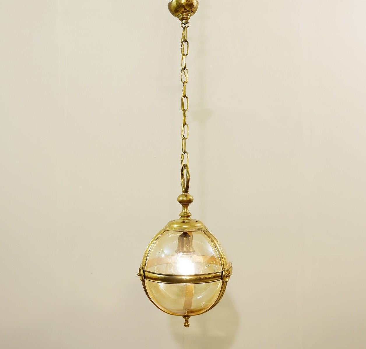 Italian globe suspension.