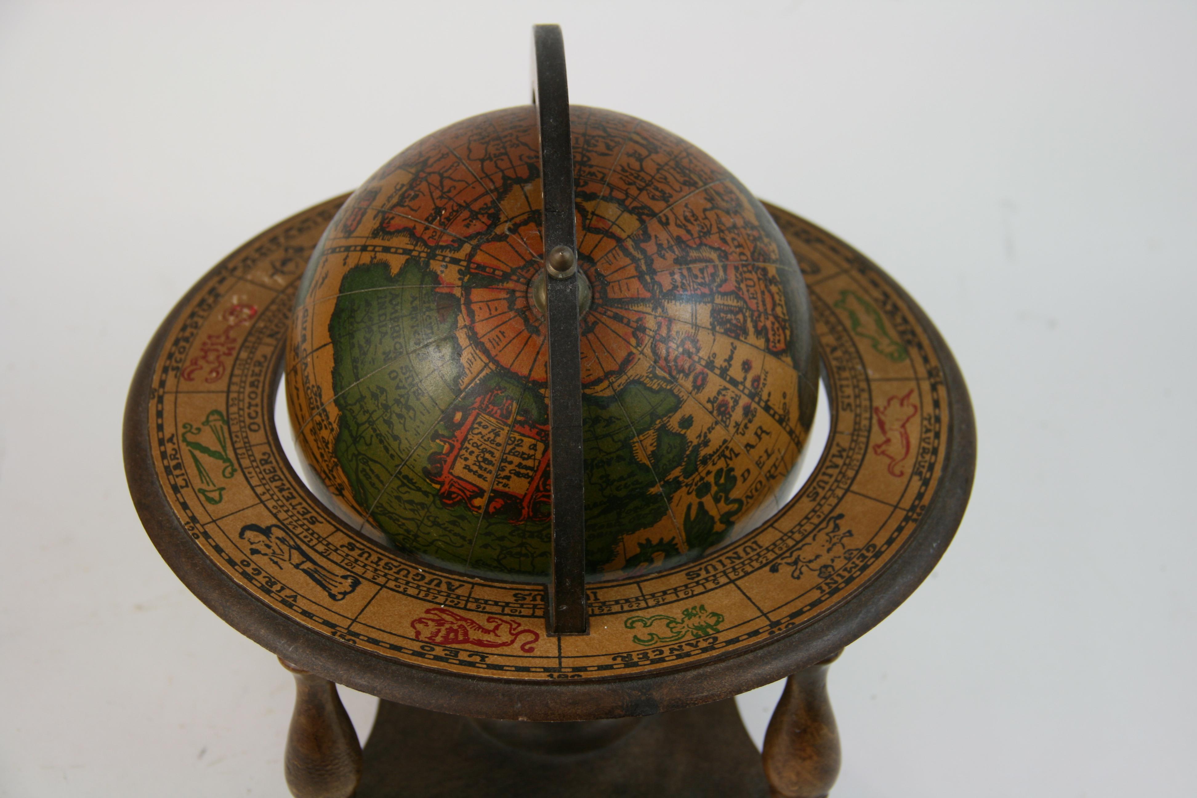 Italian Globe with Astrological Signs In Good Condition In Douglas Manor, NY