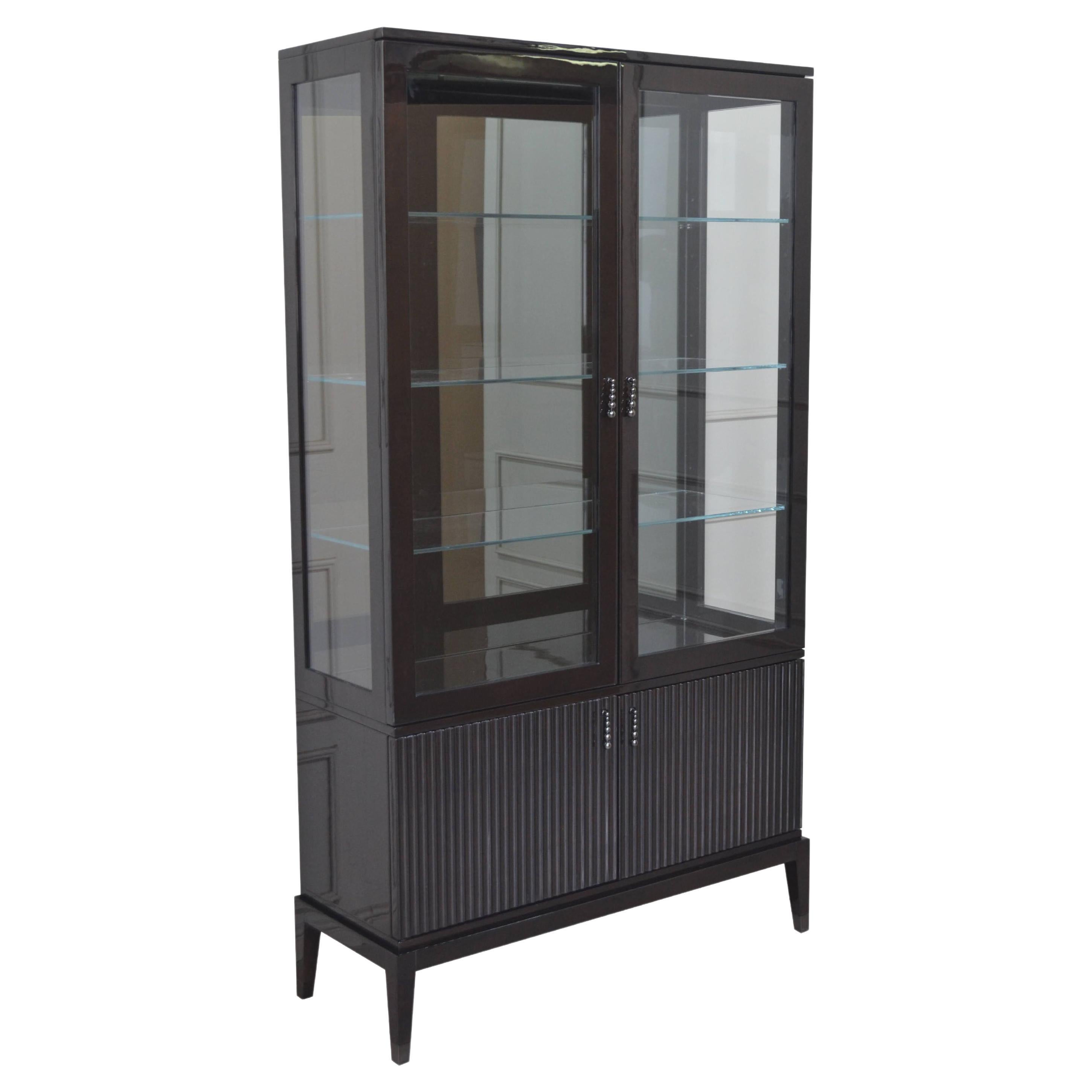 Italian Glossy Curio Cabinet in Dark Ebony Veneer with Glass Shelves and Mirror For Sale