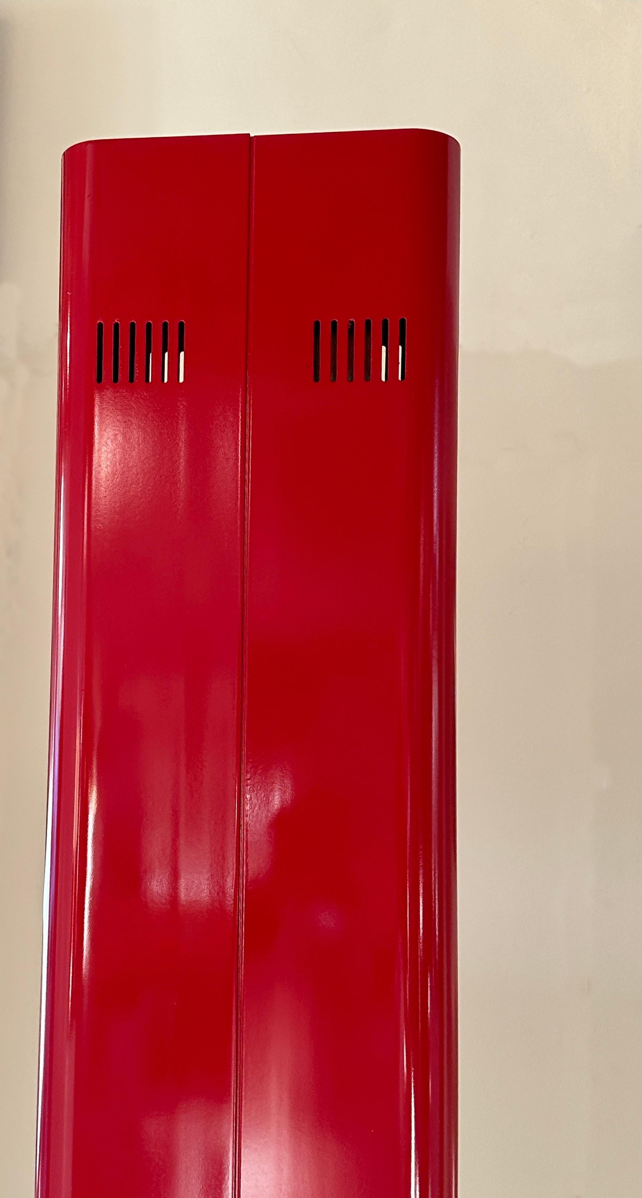 Mid-Century Modern Brillant italien  Lampadaire rouge de Gianfranco Frattini en vente