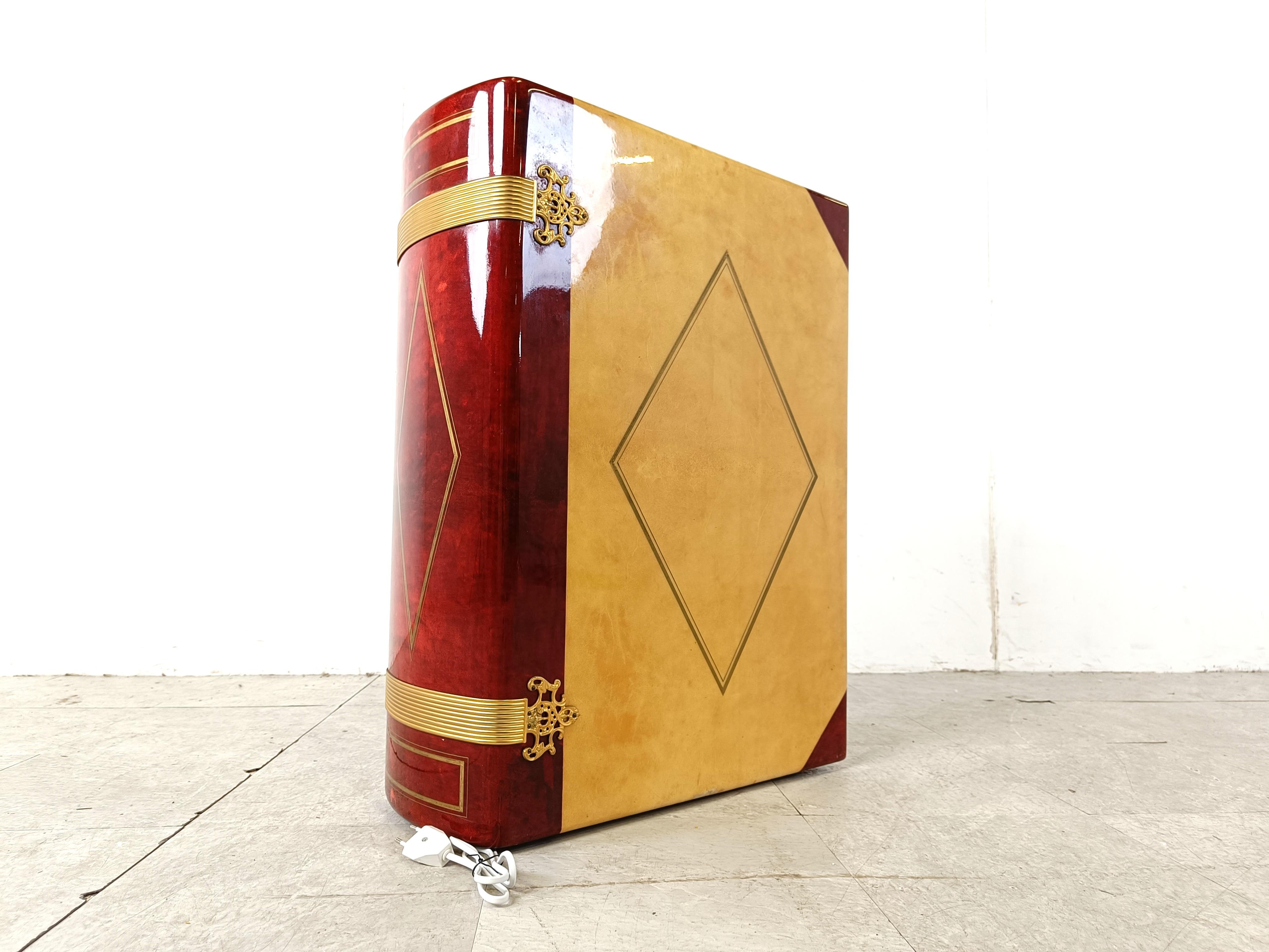 Mobile bar a forma di libro in pelle di capra di Aldo Tura, anni '50 in vendita 1