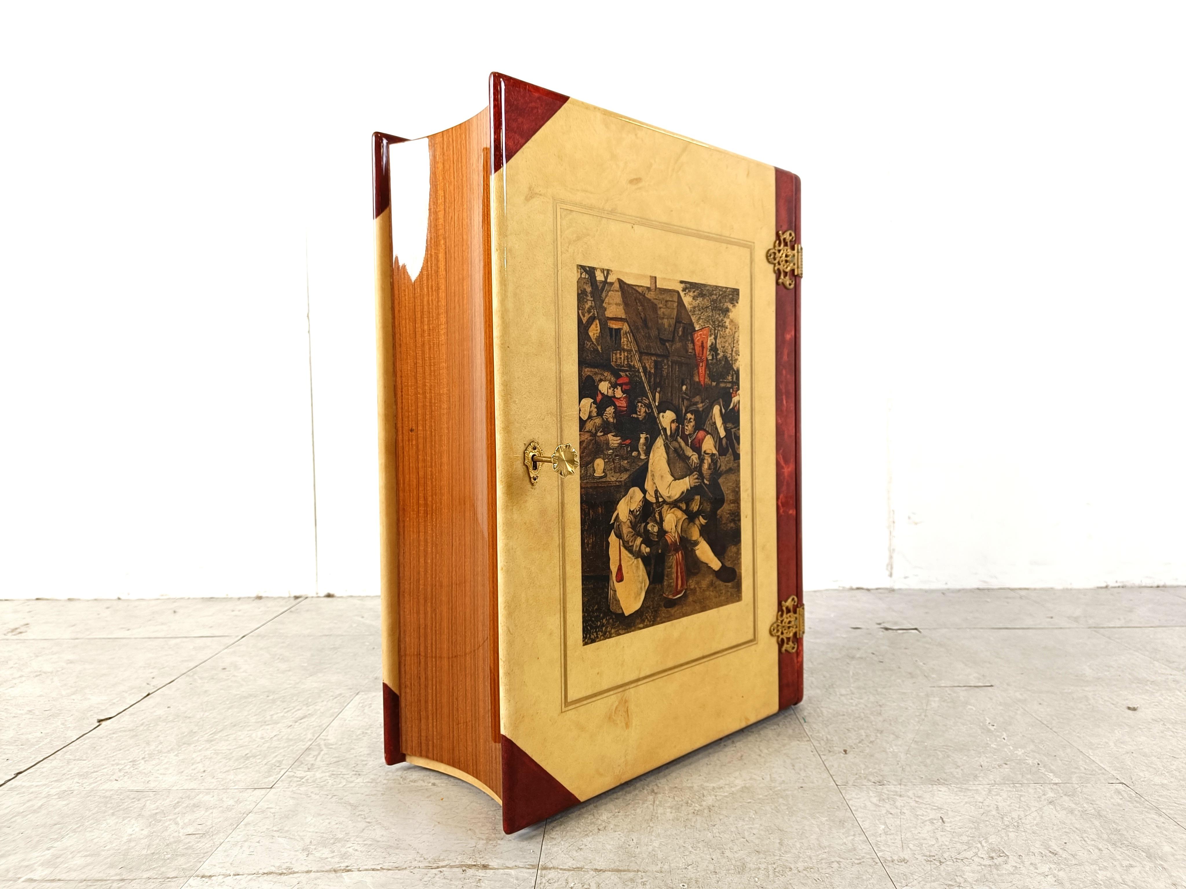 Mobile bar a forma di libro in pelle di capra di Aldo Tura, anni '50 in vendita 2