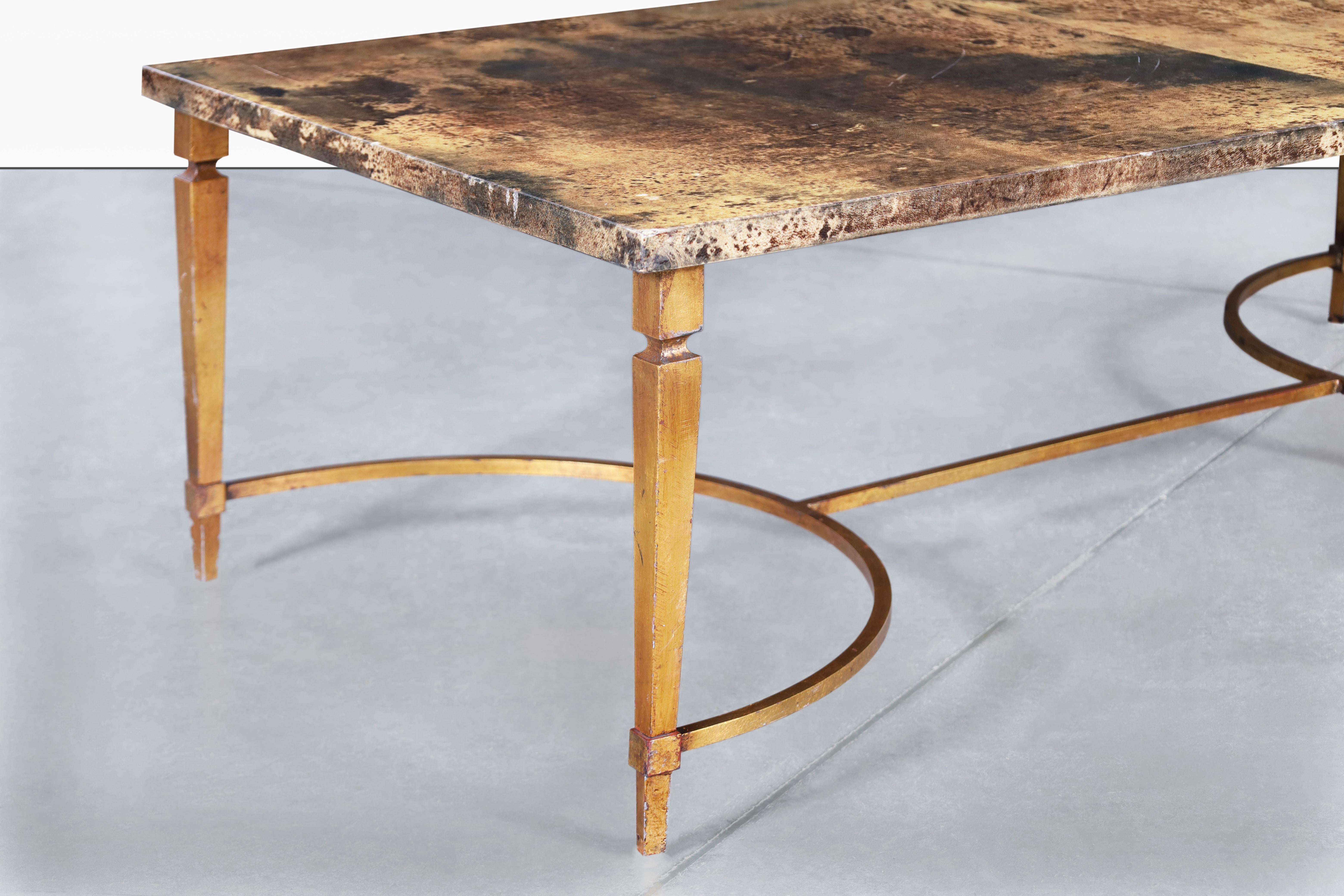 Milieu du XXe siècle Table basse italienne en peau de chèvre par Aldo Tura en vente