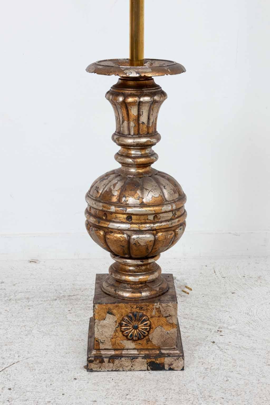 Lampadaire italien en or et argent doré avec corps en laiton. Recâblé et prêt à être utilisé.