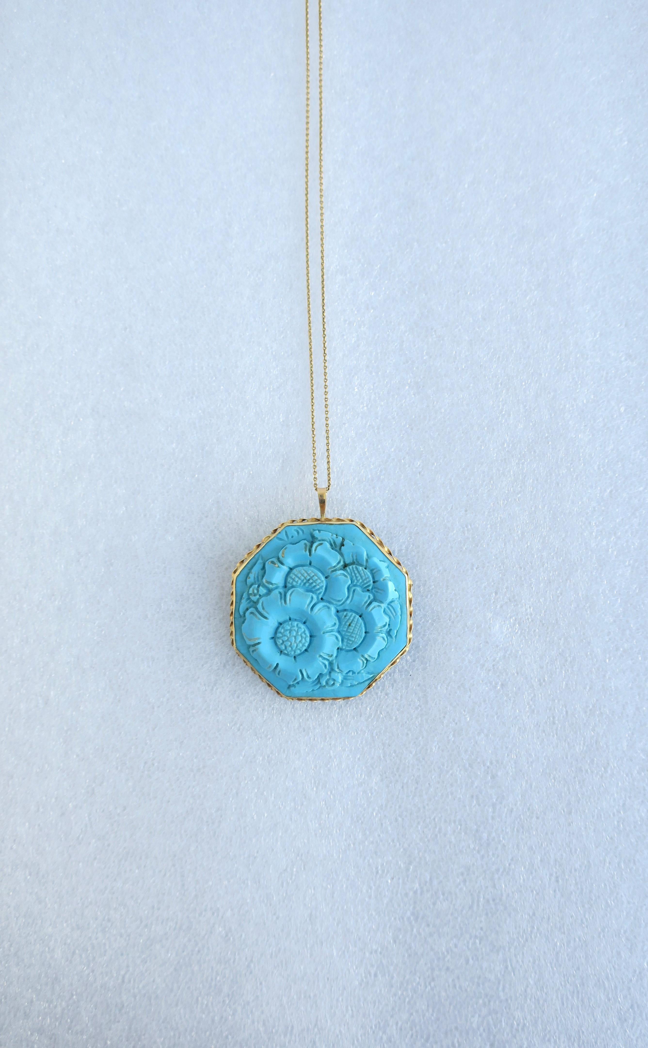 Eine sehr schöne italienische Türkis Anhänger Halskette und Brosche im Stil Luxus-Schmuck Maison Buccellati.

Ein schöner und seltener italienischer 14-karätiger Gelbgold- und blauer, handgeschnitzter, achteckiger Türkisanhänger an einer