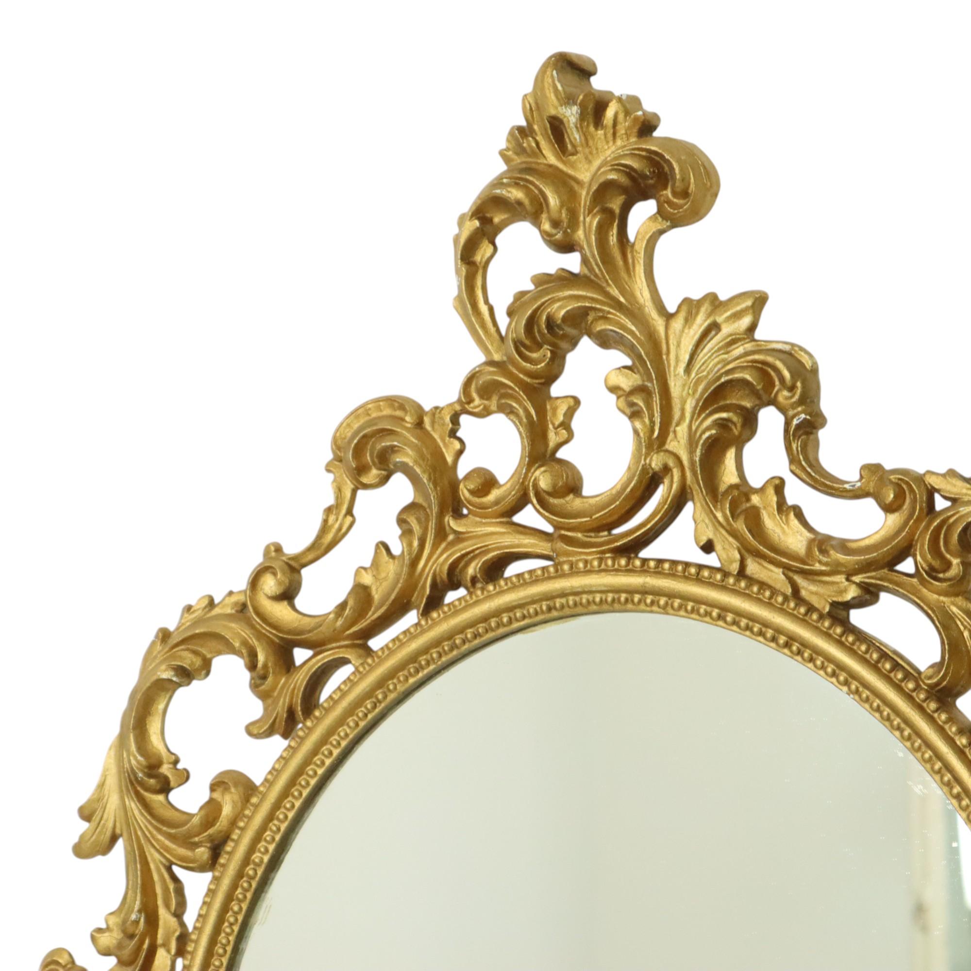 Espejo Italiano Dorado Crestado Estilo Rococó Clásico 86cm en Bueno estado para la venta en Poperinge, BE