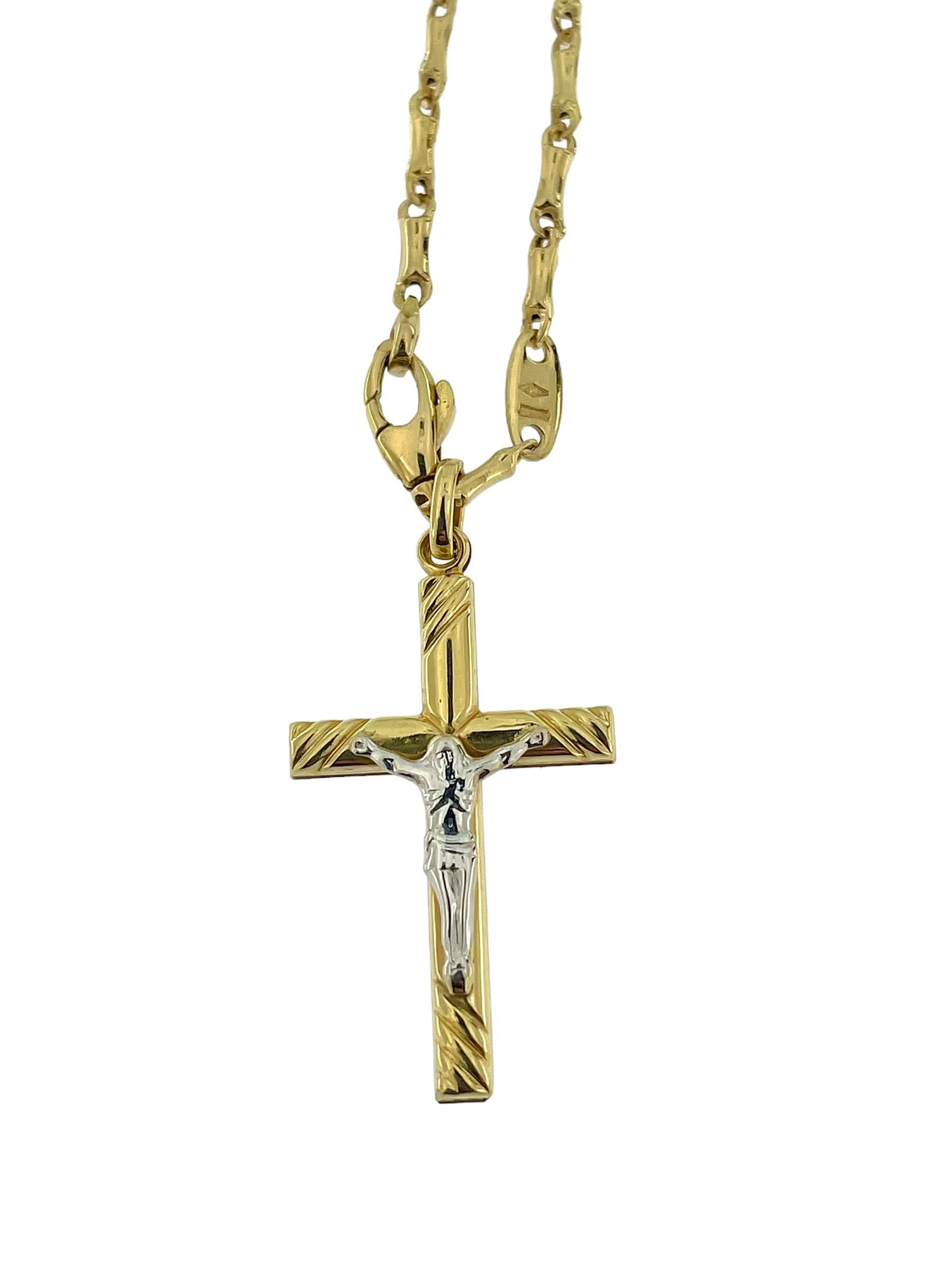 Crucifix italien avec chaîne à maillons en or et bambou  en vente 3