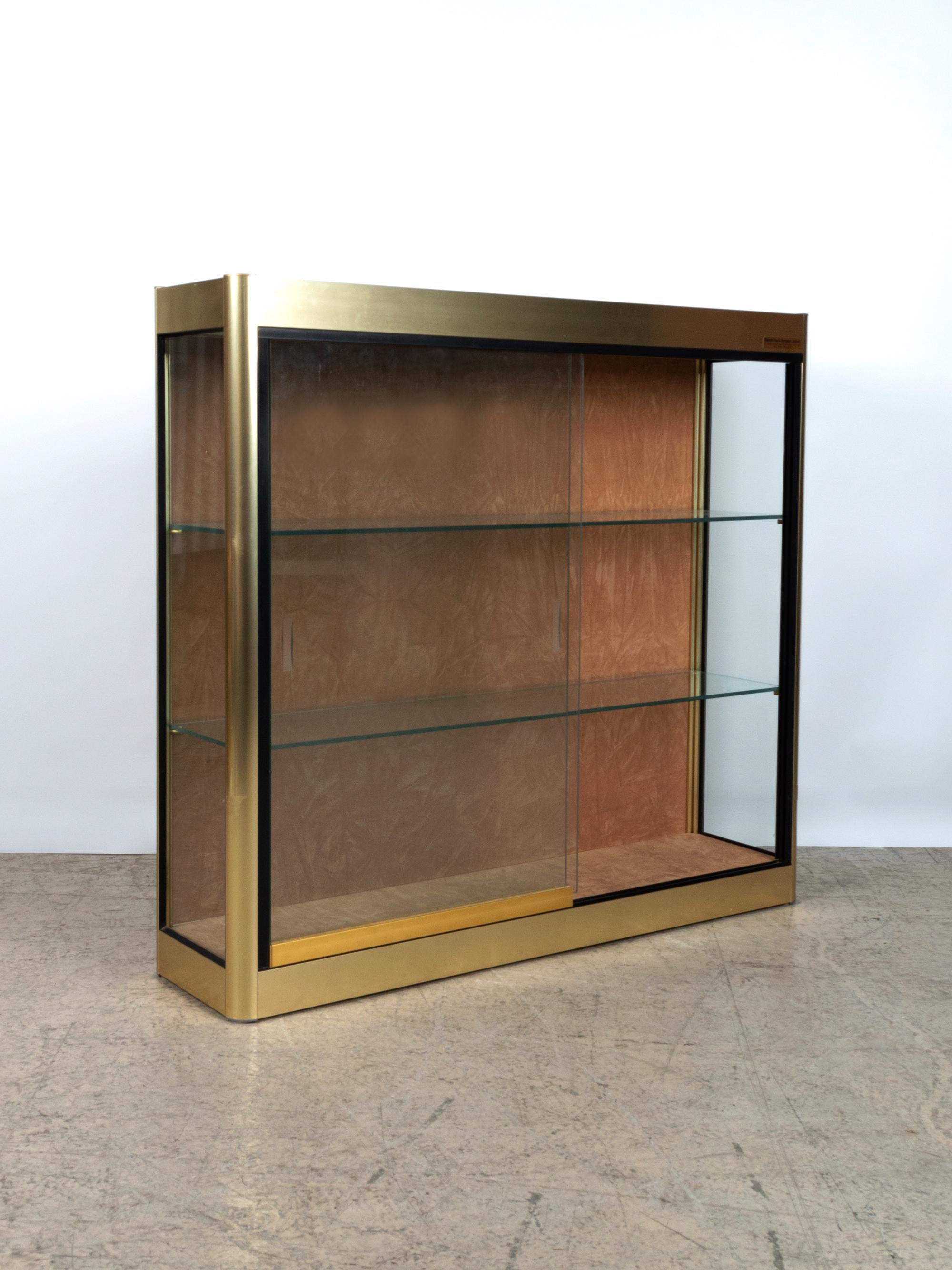 Late 20th Century Italian Gold Display Cabinet or Vitrine, circa 1970 For Sale