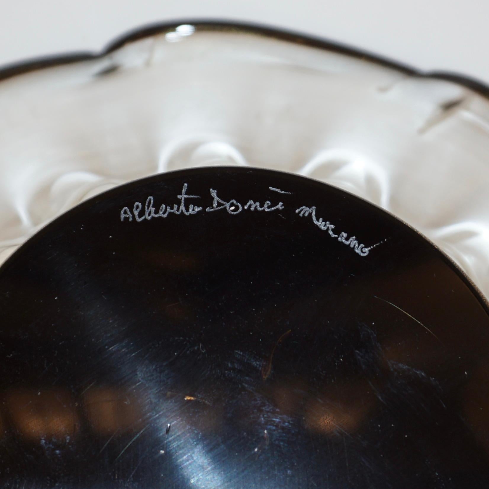Verre d'art Centre de table/bol festonné en cristal de Murano italien avec bord noir en vente