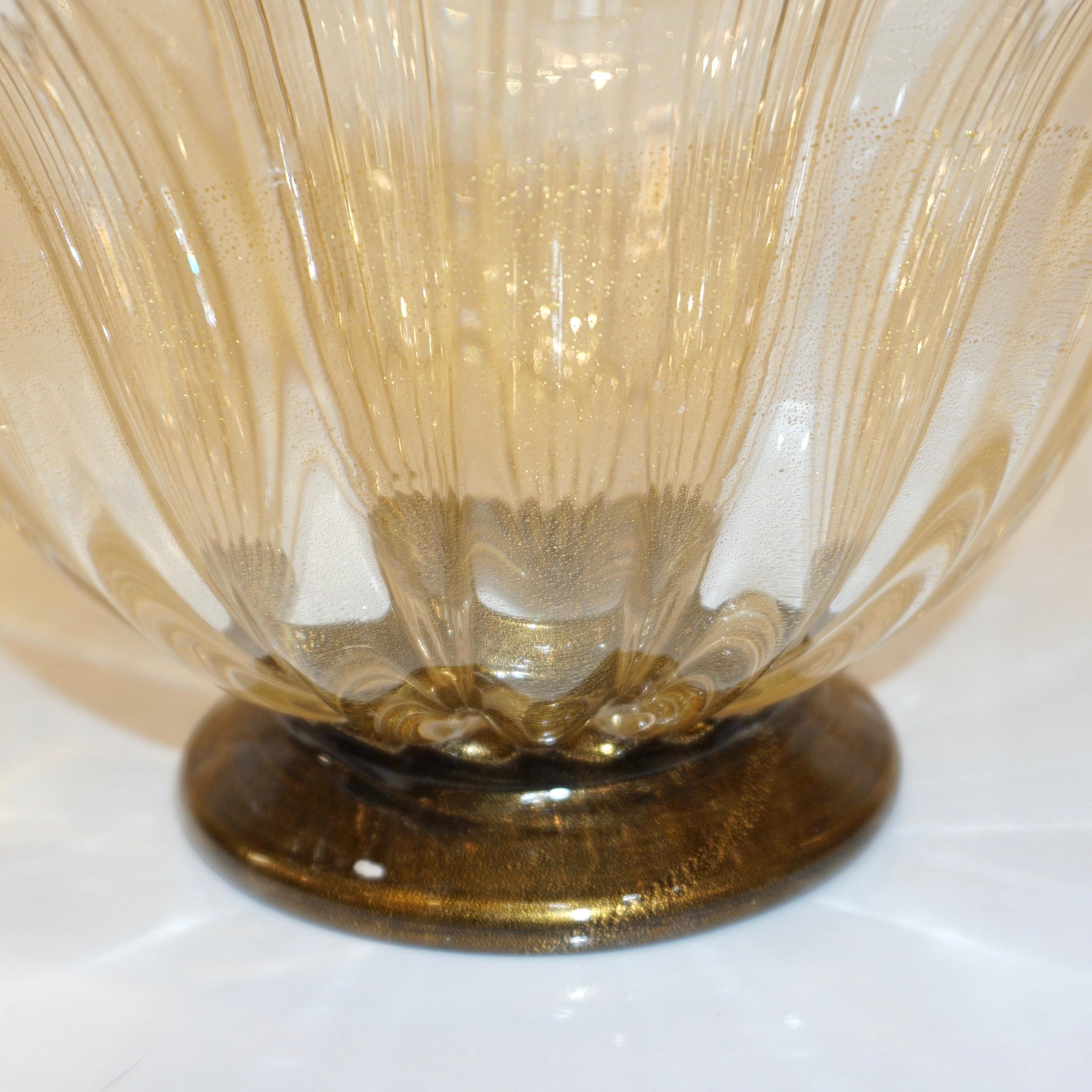 Italian Gold Dust Crystal Murano Glass Scalloped Centerpiece/Bowl with Black Rim For Sale 1