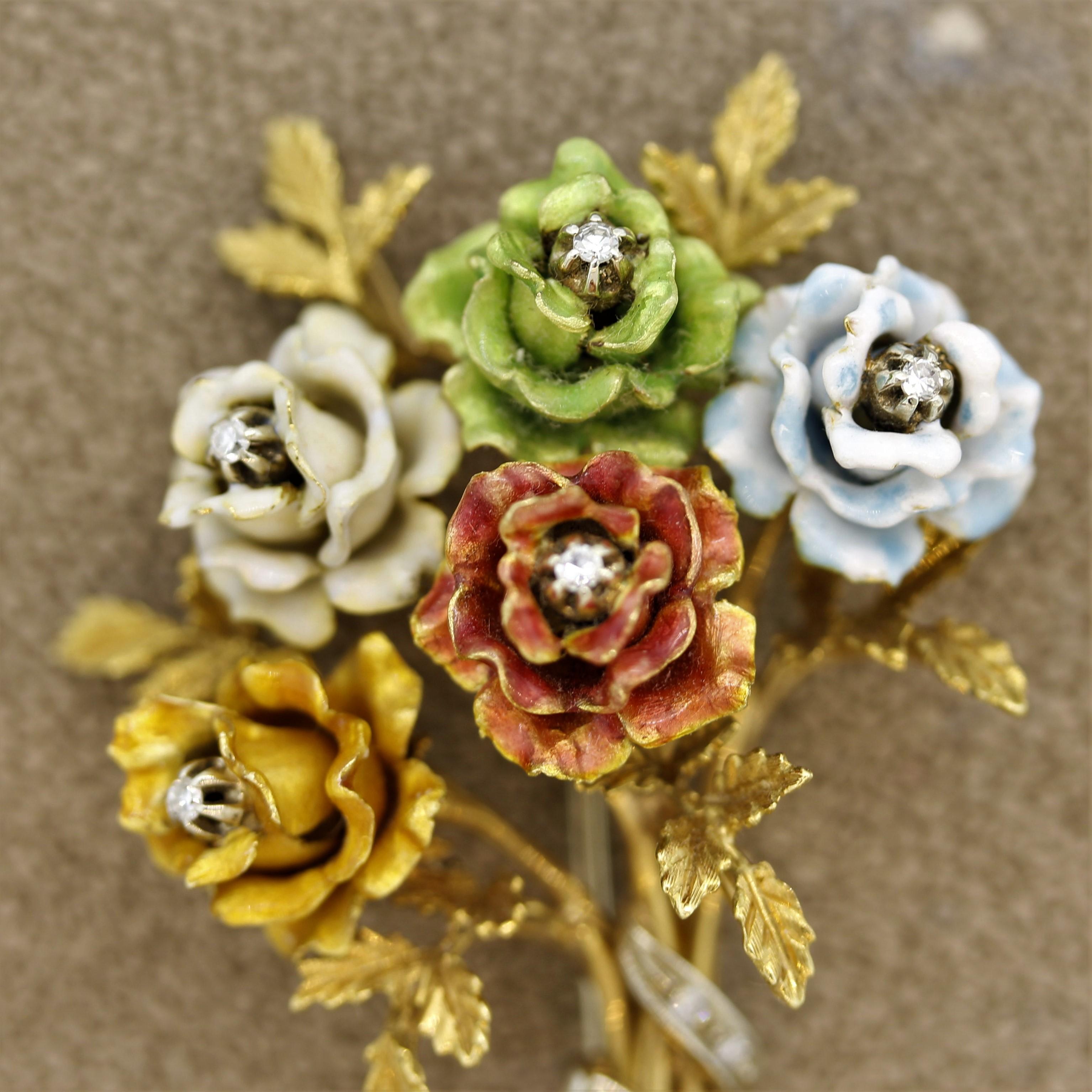 Italienische Gold emaillierte Rose Blumenstrauß Diamant Brosche (Rundschliff)