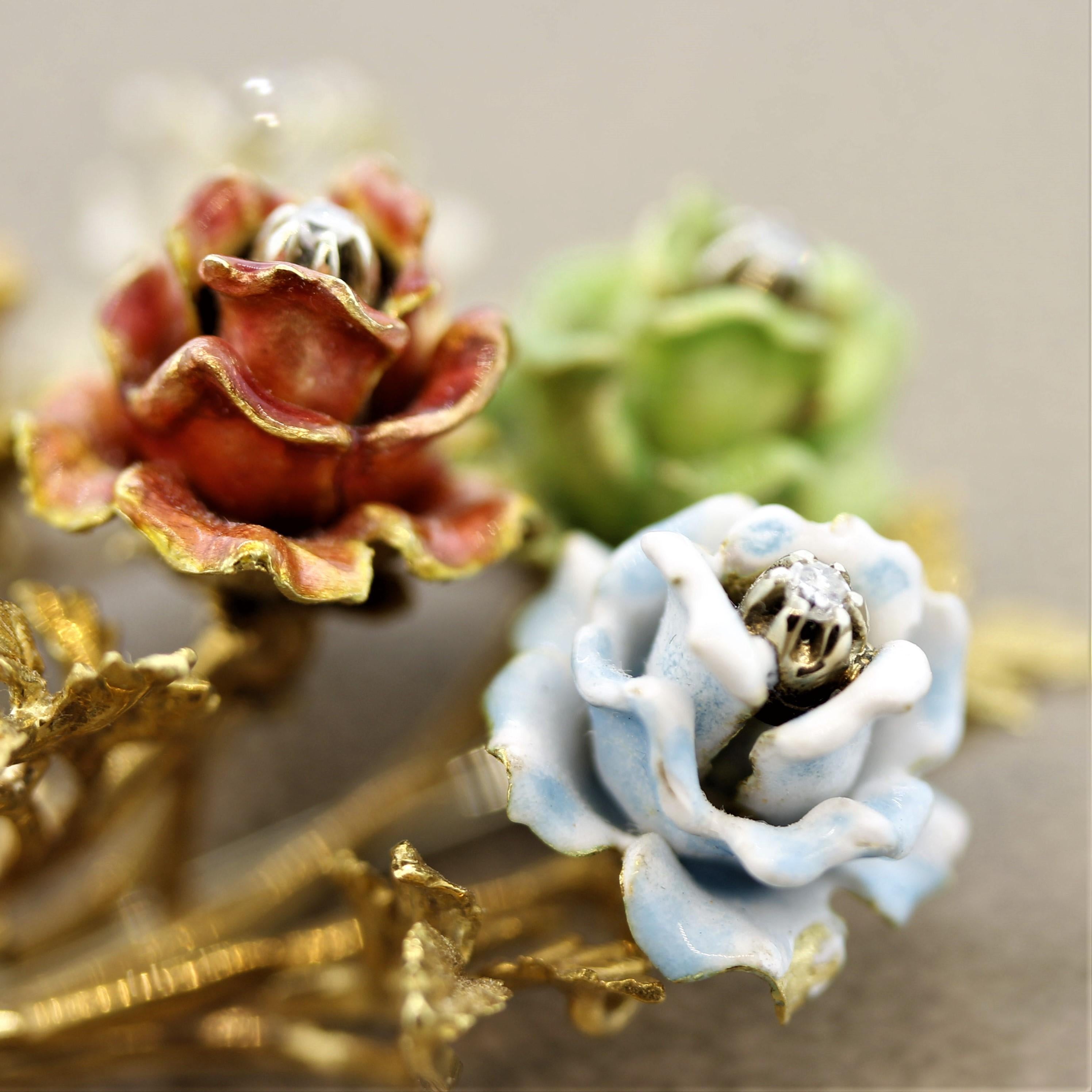 Broche italienne Bouquet de roses émaillée en or et diamants Pour femmes en vente