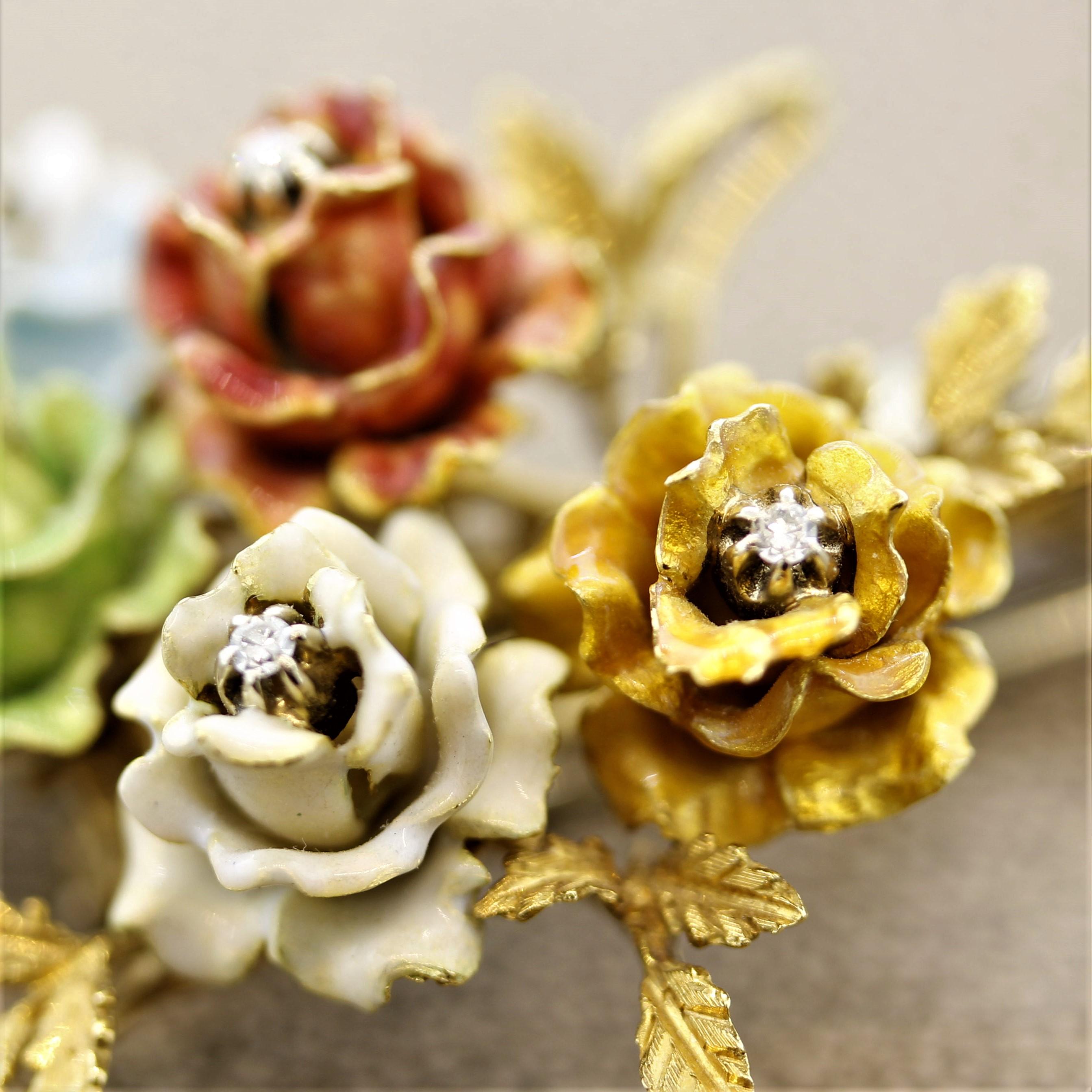 Broche italienne Bouquet de roses émaillée en or et diamants en vente 1