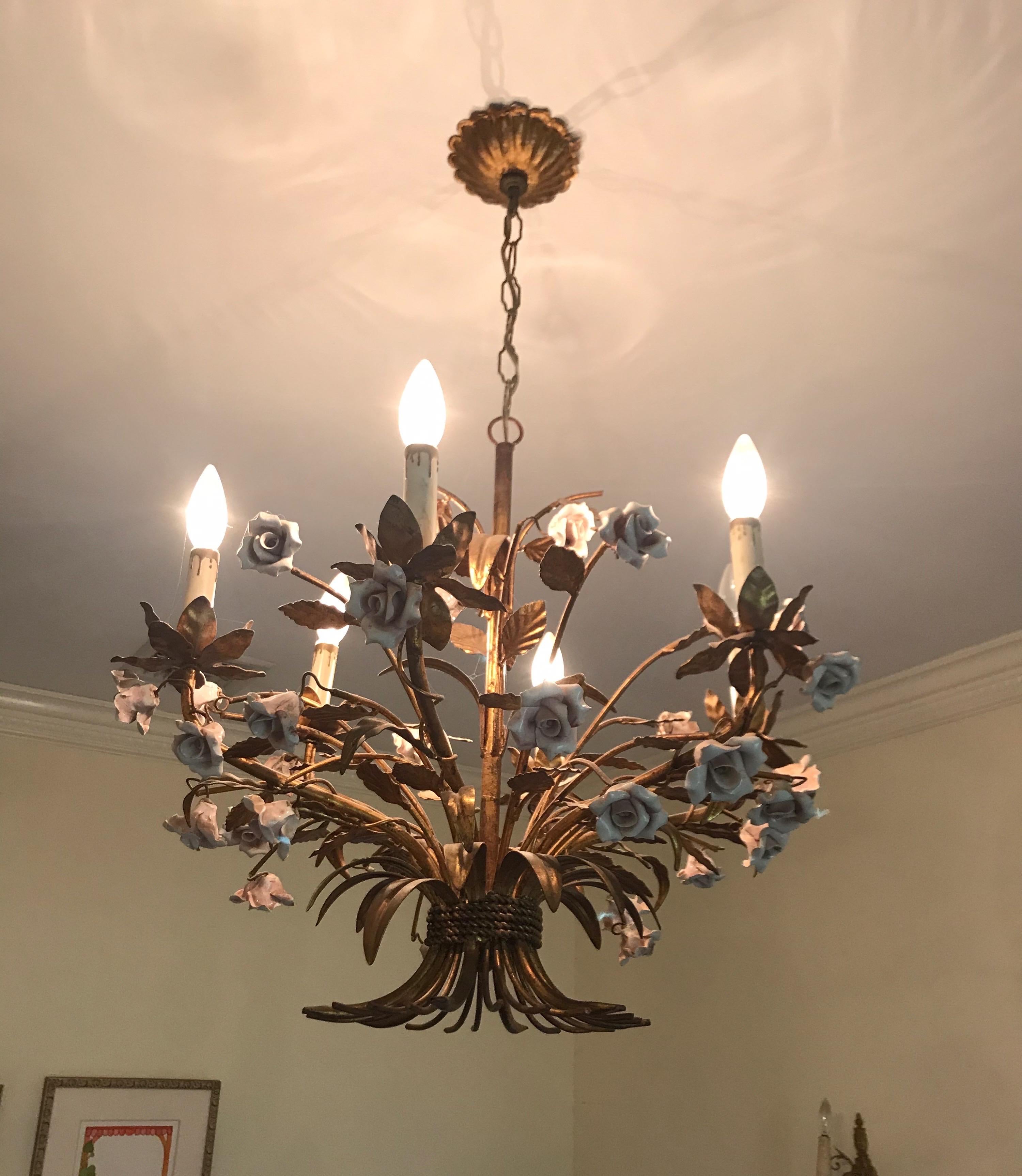 Italian Gold Gilt Chandelier with Pink Porcelain Roses For Sale 5