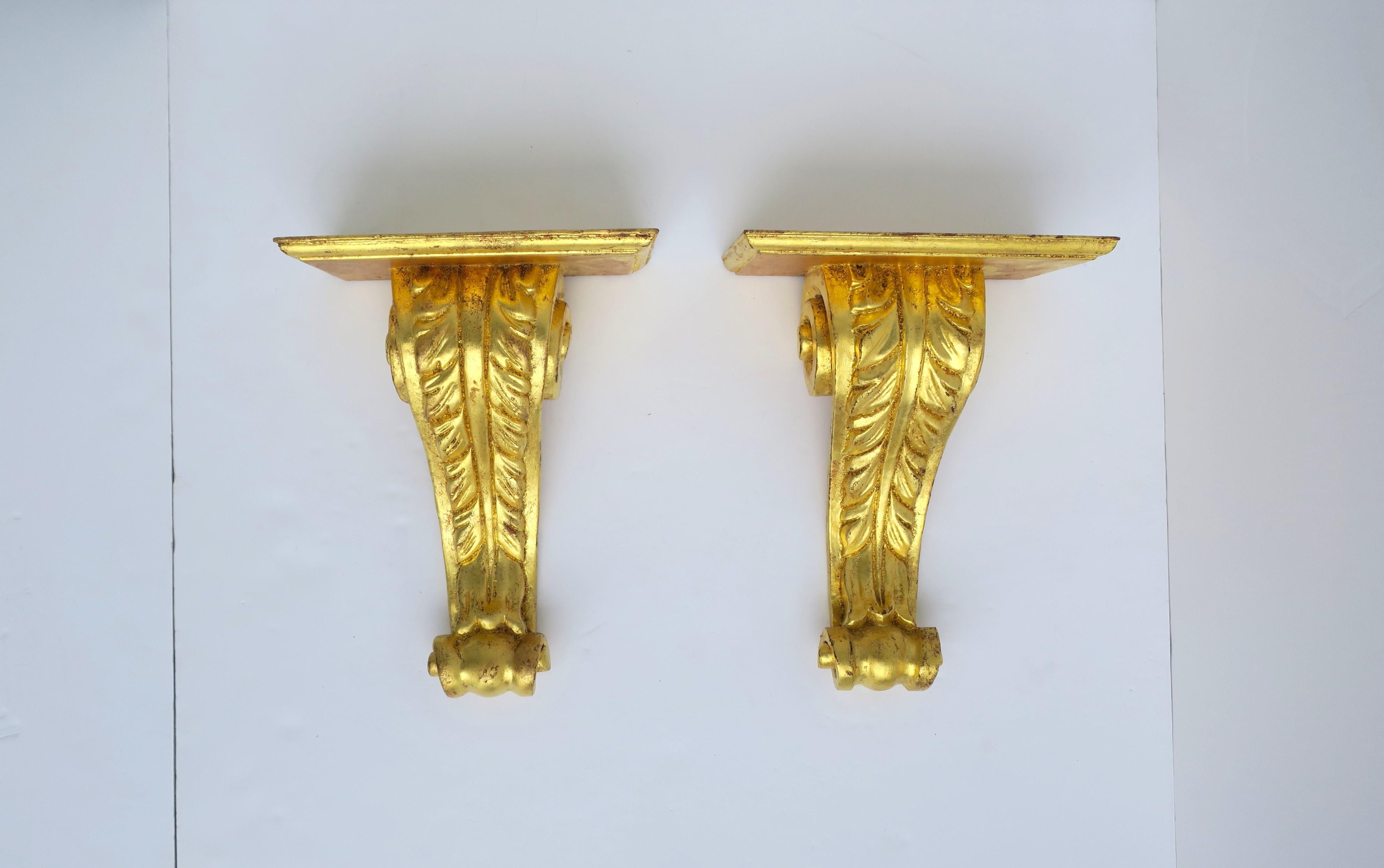 Italian Gold Gilt Giltwood Wall Shelves Acanthus Leaf Design, Pair In Good Condition For Sale In New York, NY