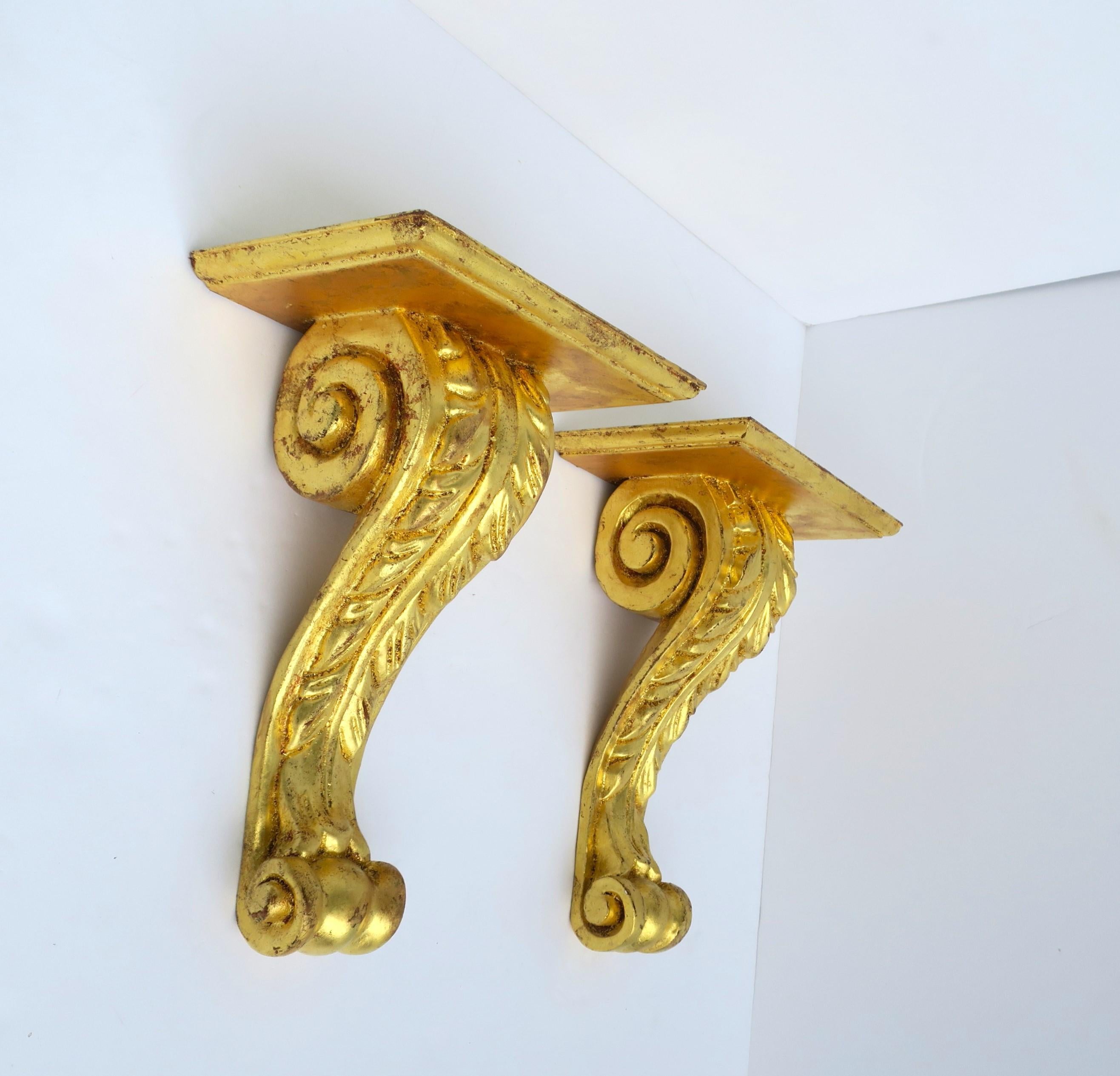 20th Century Italian Gold Gilt Giltwood Wall Shelves Acanthus Leaf Design, Pair For Sale