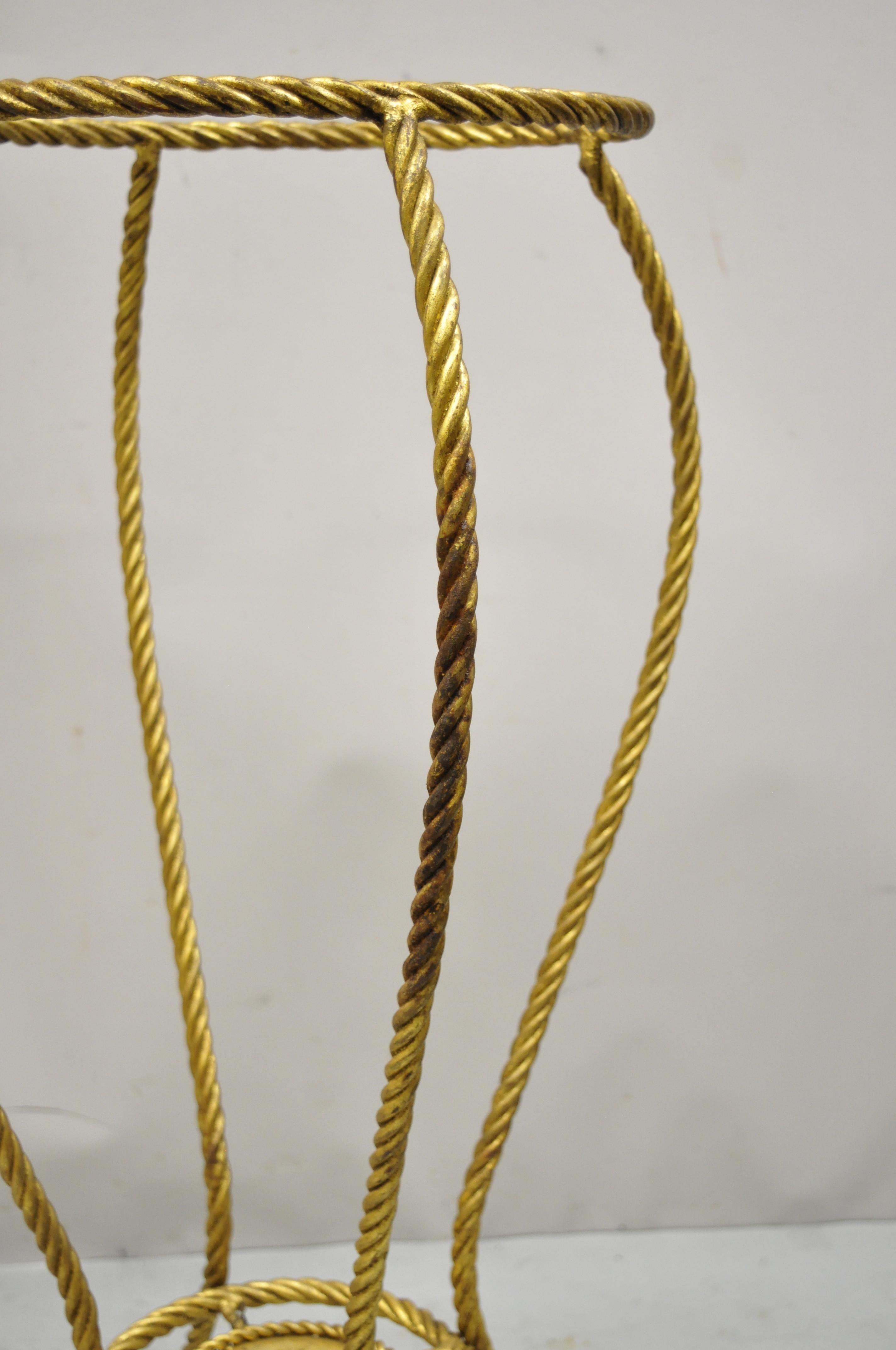 Italienischer italienischer Pflanzgefäßständer aus vergoldetem Eisen mit Marmorplatte und Seilquasten, Paar im Angebot 4
