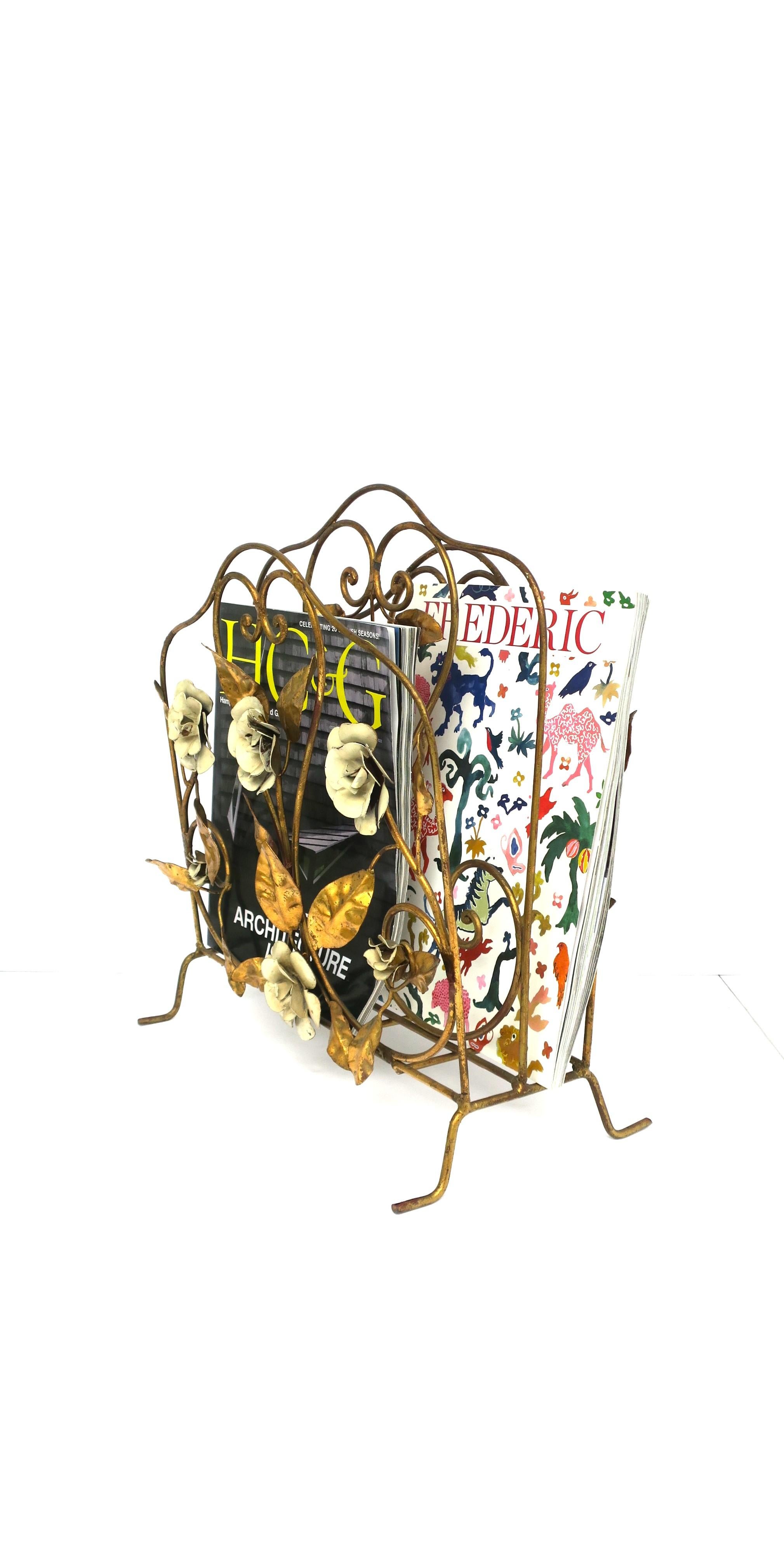 Italian Gold Gilt Magazine Holder Rack with Flowers and Leaves, 1950s In Good Condition For Sale In New York, NY