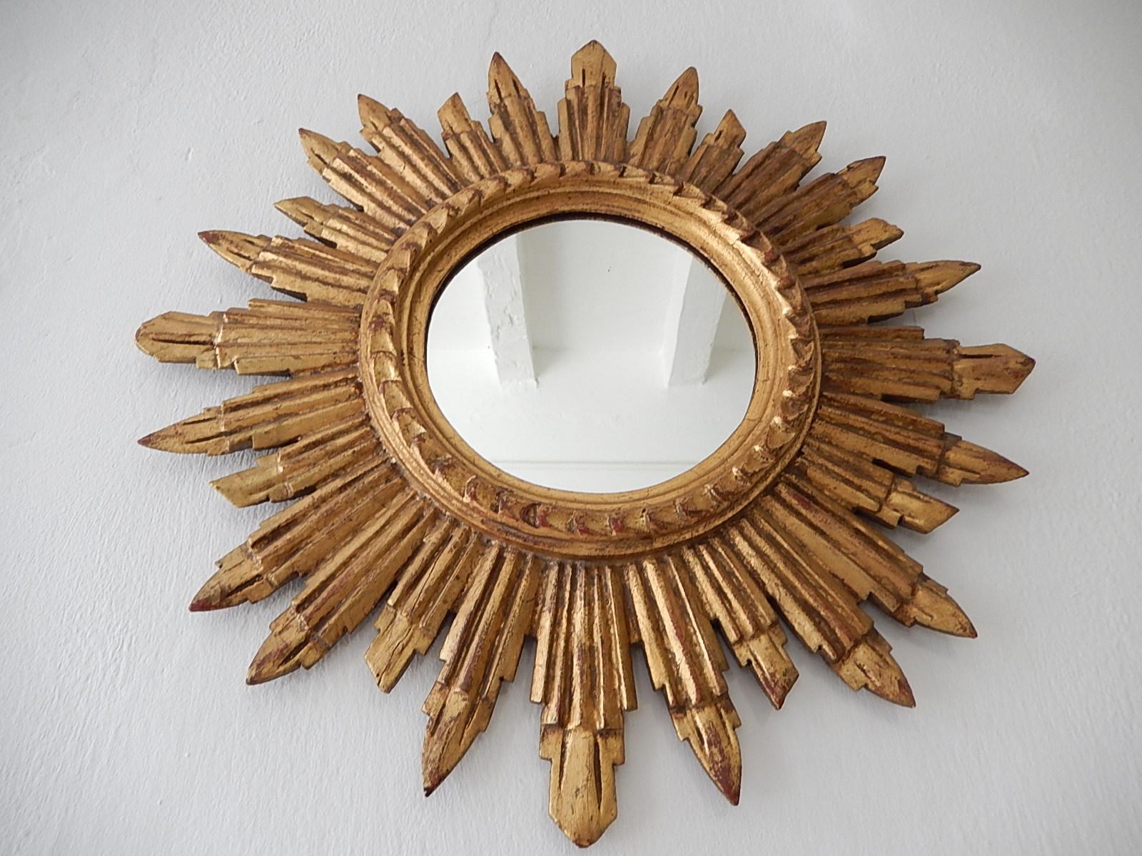 Italian Gold Gilt Sunburst Starburst Mirror circa 1940 In Fair Condition In Modena (MO), Modena (Mo)