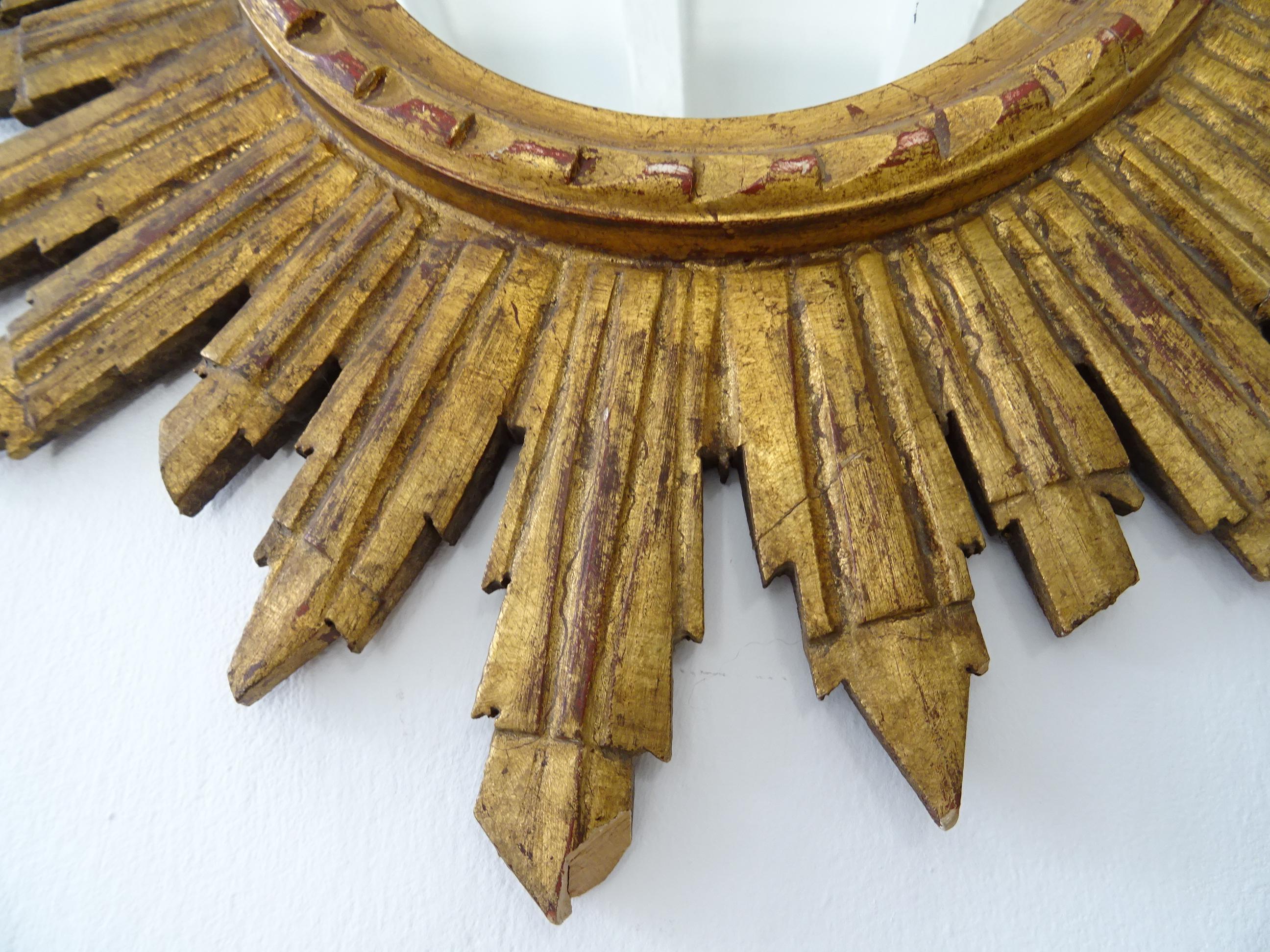 Mid-20th Century Italian Gold Gilt Wood Sunburst Starburst Mirror, circa 1940
