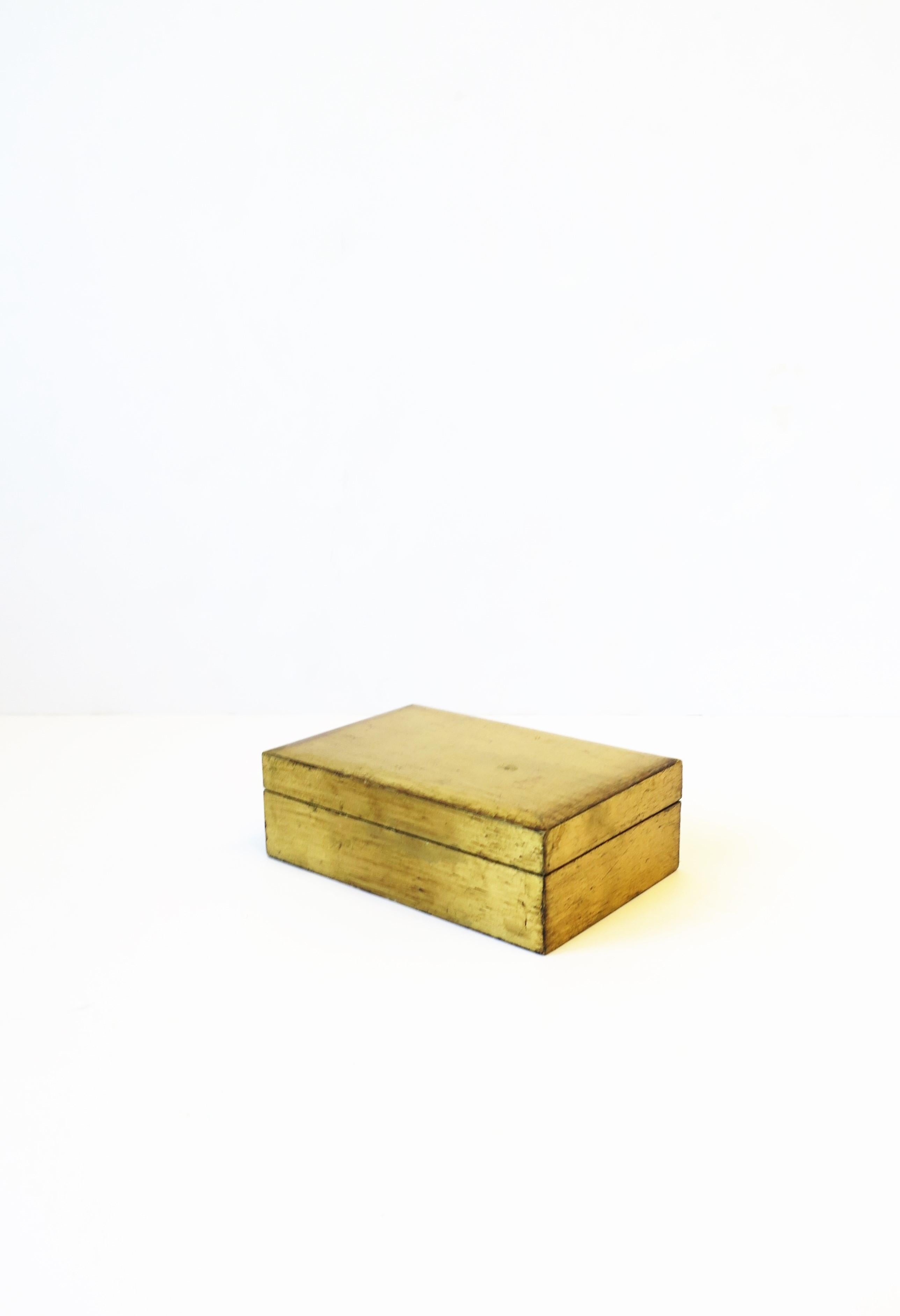 An Italian gold giltwood box for small items or jewelry on a desk, vanity, nightstand, etc. Box is hand painted and made in Italy by Sezzatini as marked on bottom. Dimensions: 1.88