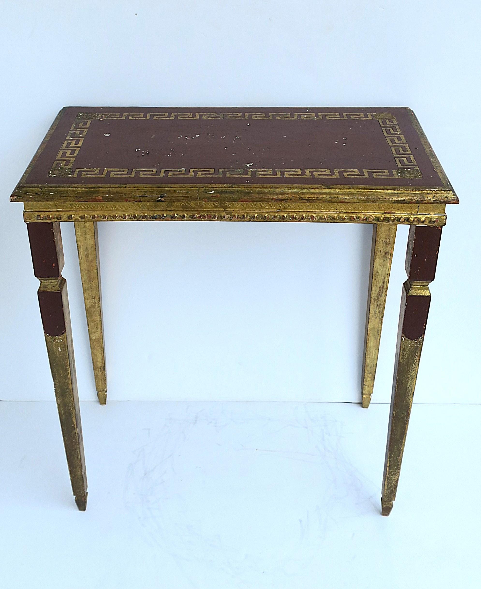 Italian Gold Giltwood Side End Table Greek Key Design In Good Condition For Sale In New York, NY