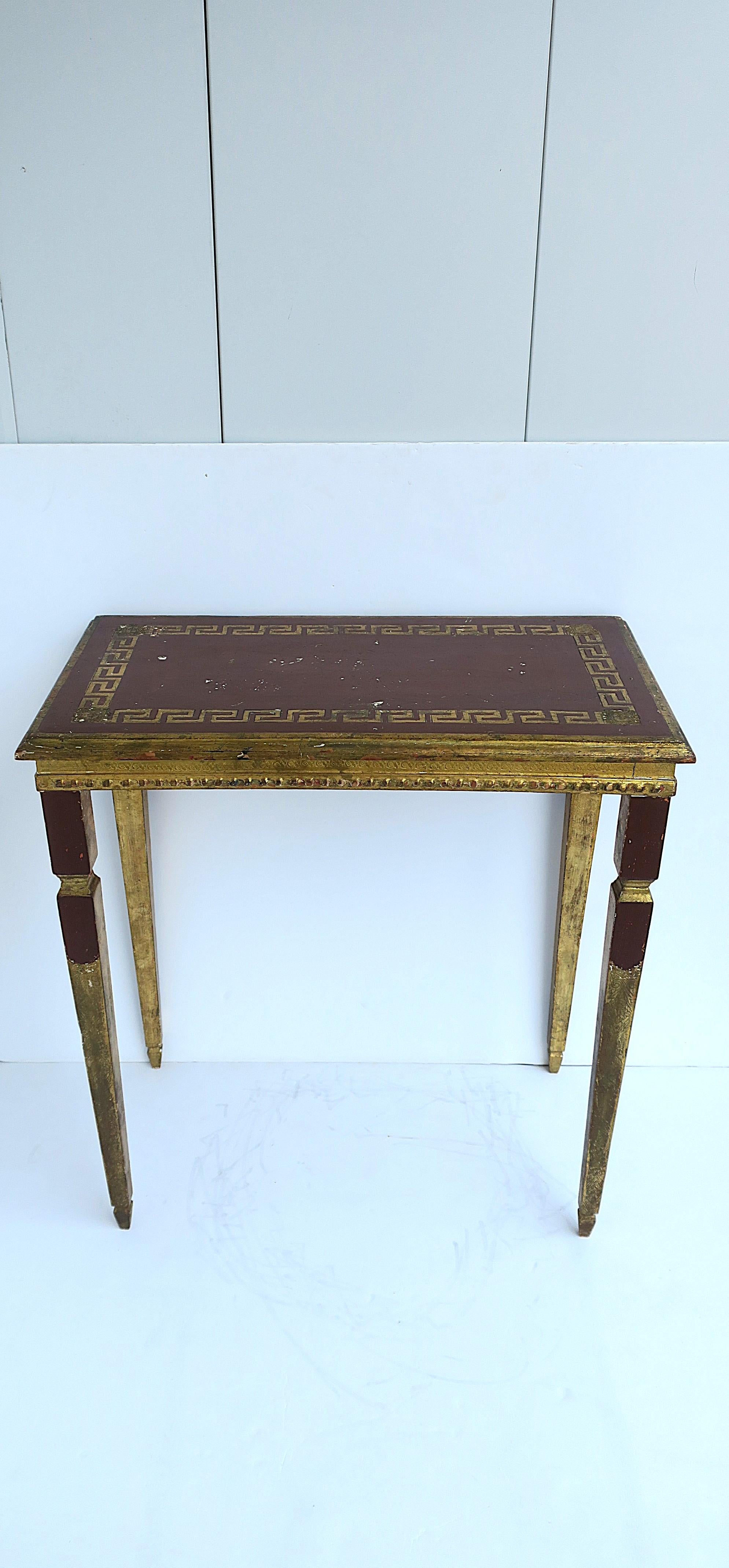 20th Century Italian Gold Giltwood Side End Table Greek Key Design For Sale