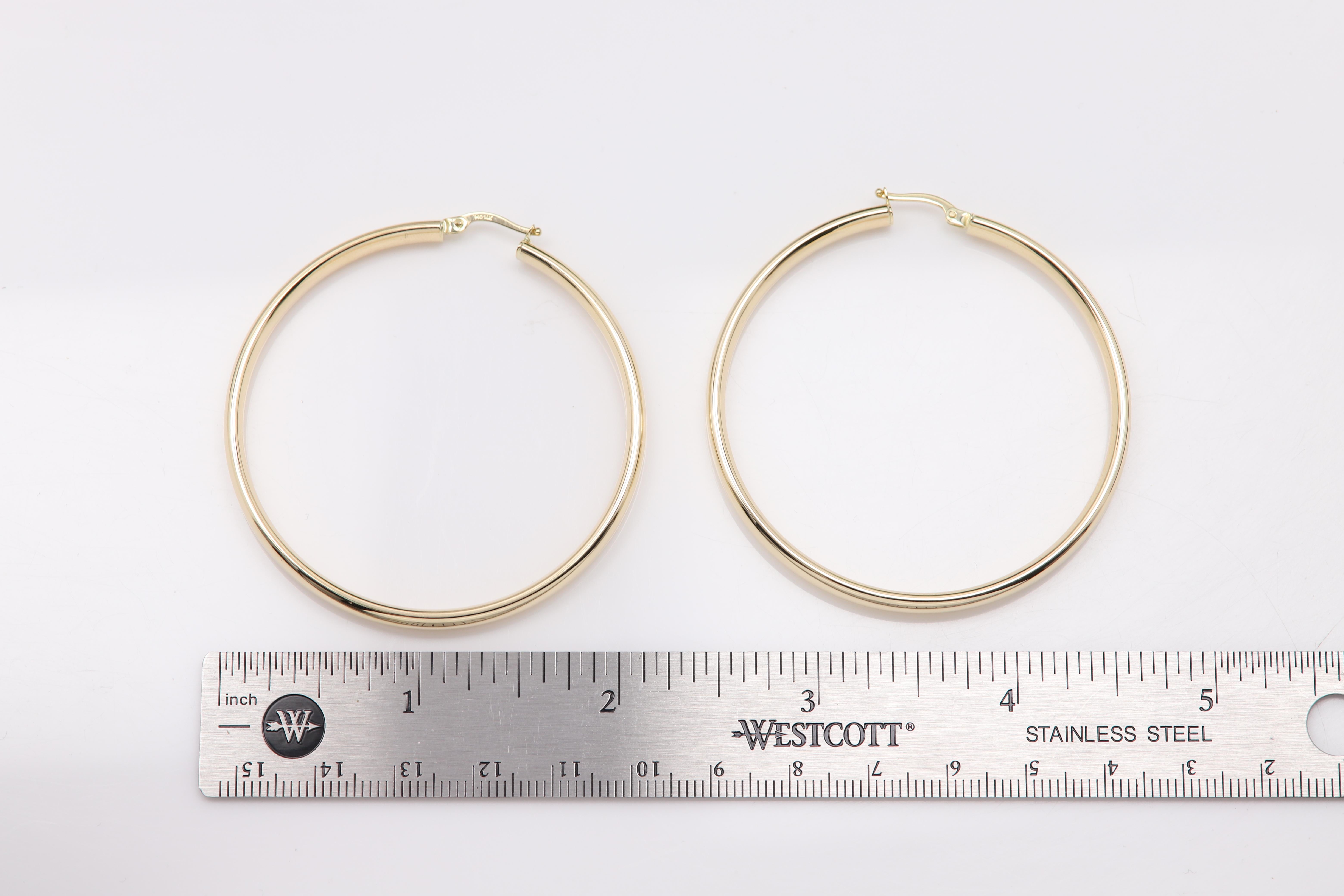Made in Italy Earrings !
Real 14k Yellow Gold !
Size: Large  !
Approx. size: 2.2' inch Diameter / 55mm
Total weight for both is 5.6 grams!
Width: 5 mm 
Age: good for any age to look Elegant and Classy
Standard Latch Back.
+Gift Box
(#24_5.6gr)
