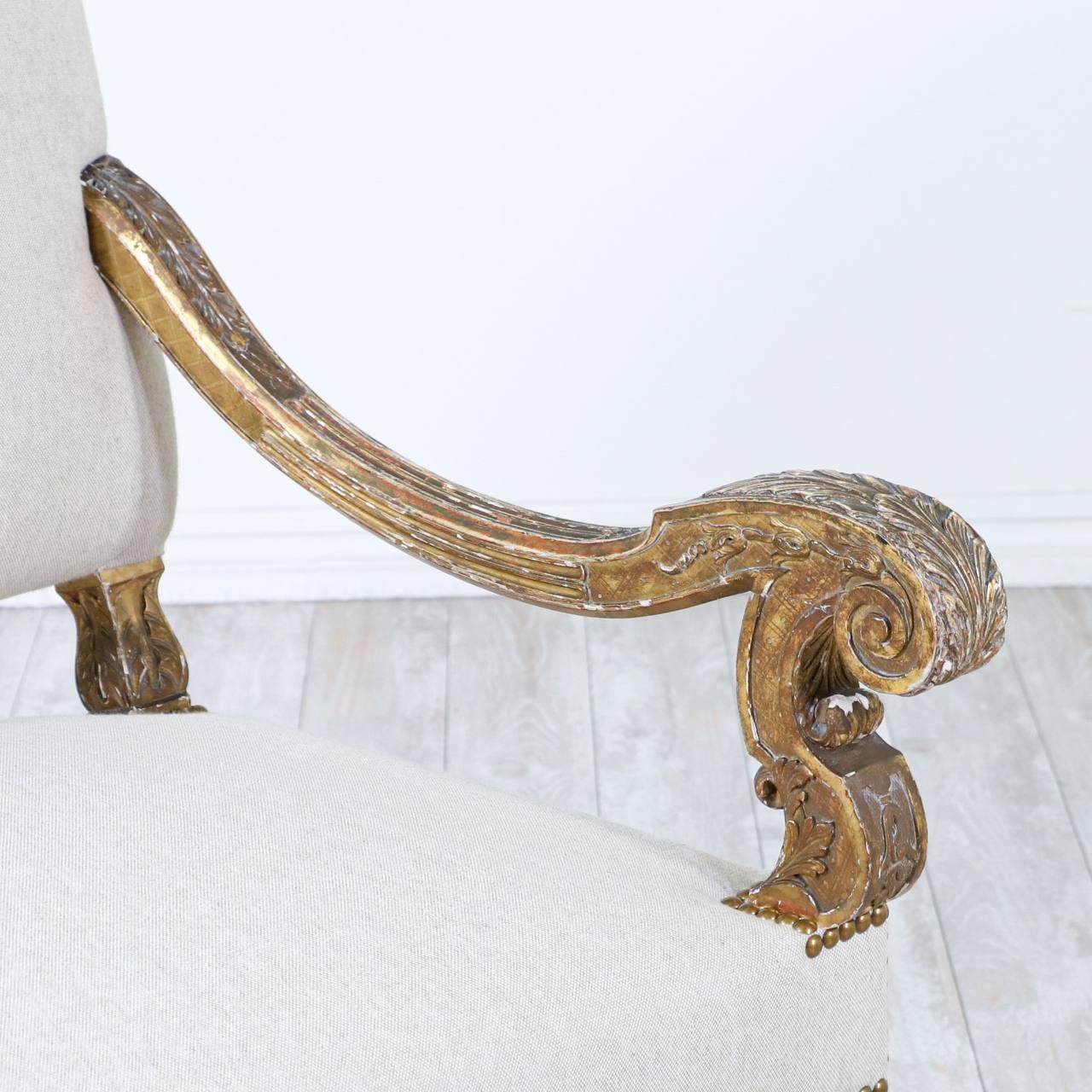 Italian Gold-Leaf Carved Giltwood & Linen Sofa For Sale 5