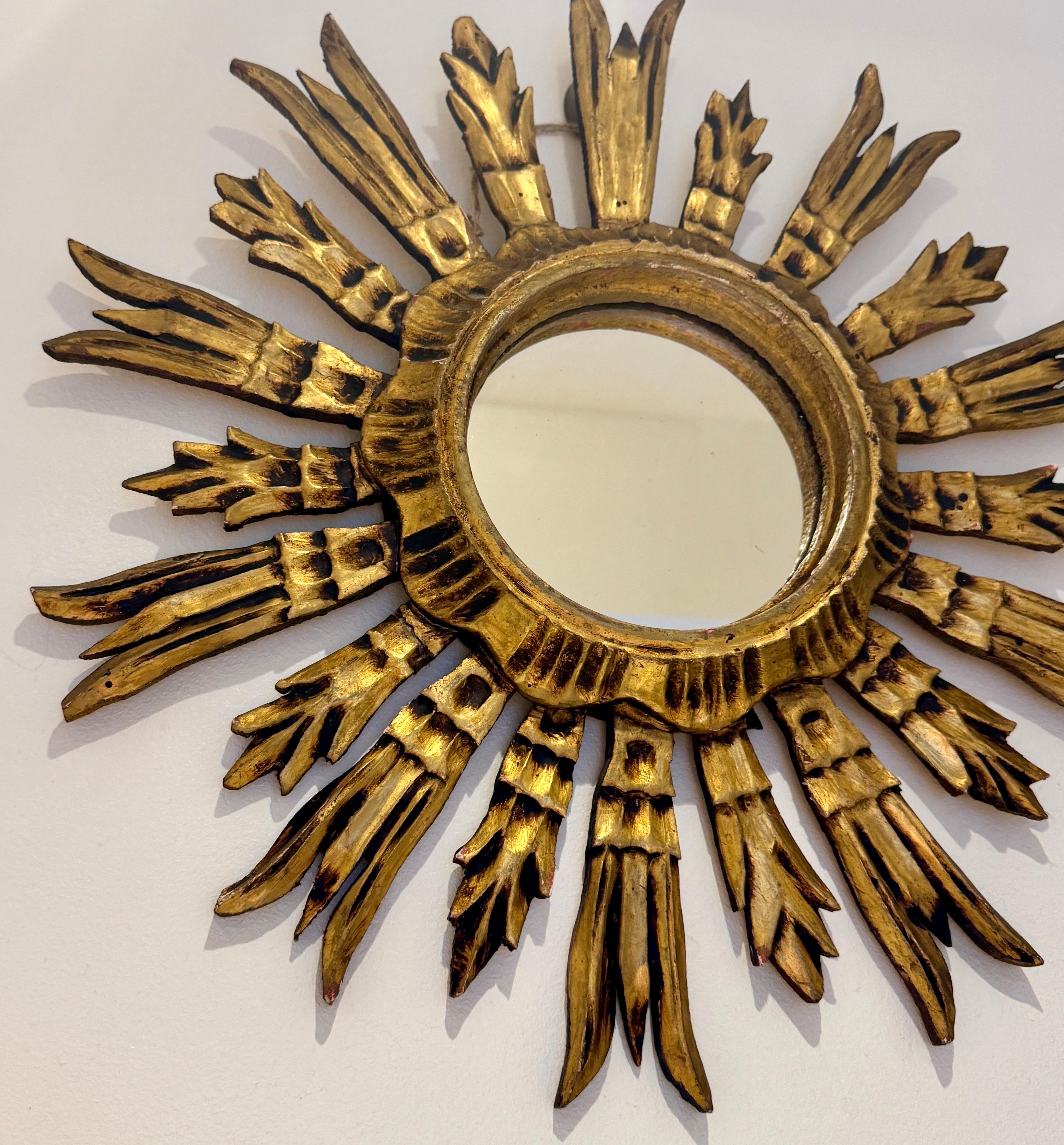 Italienischer Wandspiegel aus Blattgold mit Sternschliff und Sonnenschliff aus Holz, Mid-Century Modern (Handgeschnitzt) im Angebot
