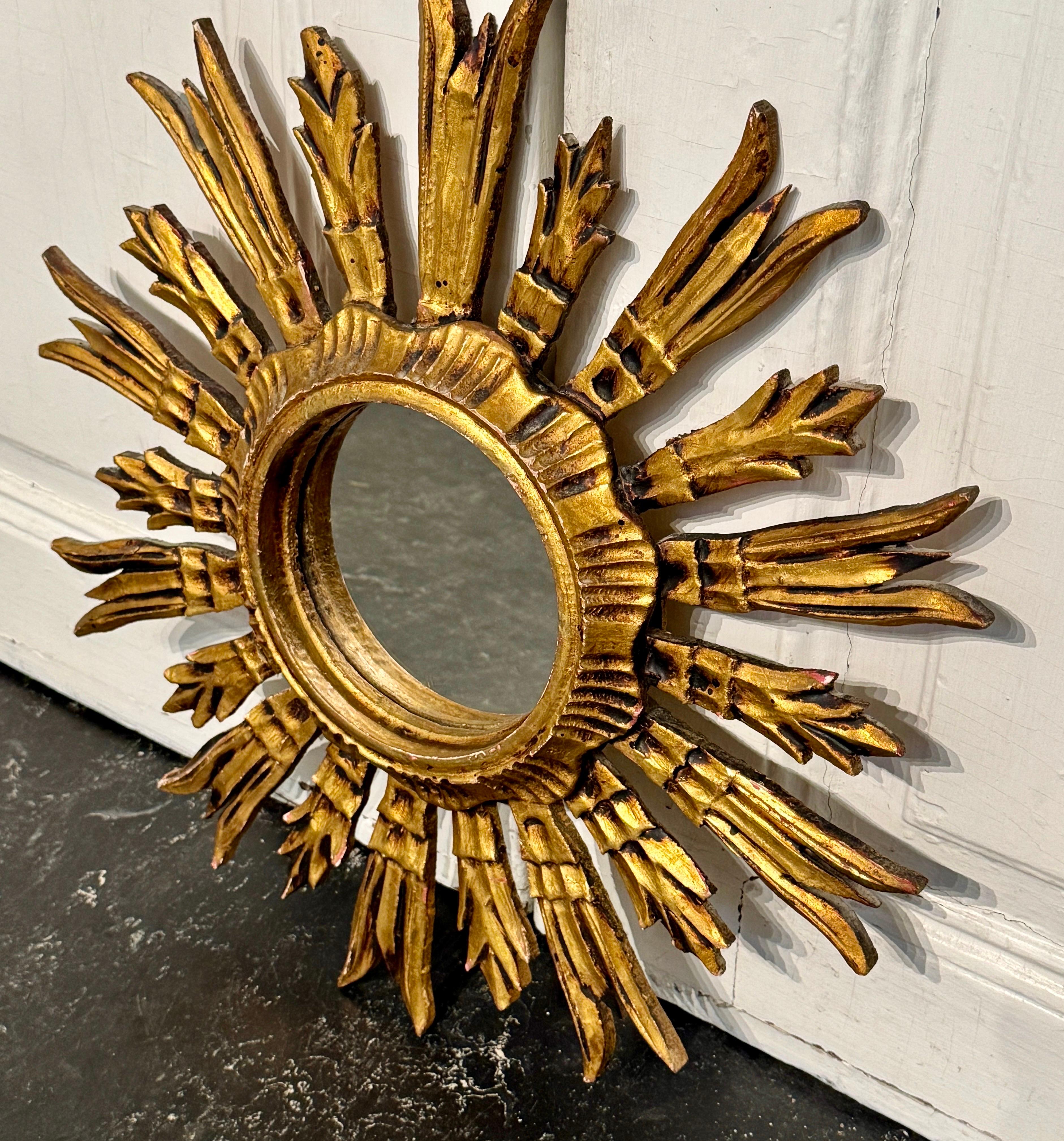 Italienischer Wandspiegel aus Blattgold mit Sternschliff und Sonnenschliff aus Holz, Mid-Century Modern im Zustand „Gut“ im Angebot in Haddonfield, NJ