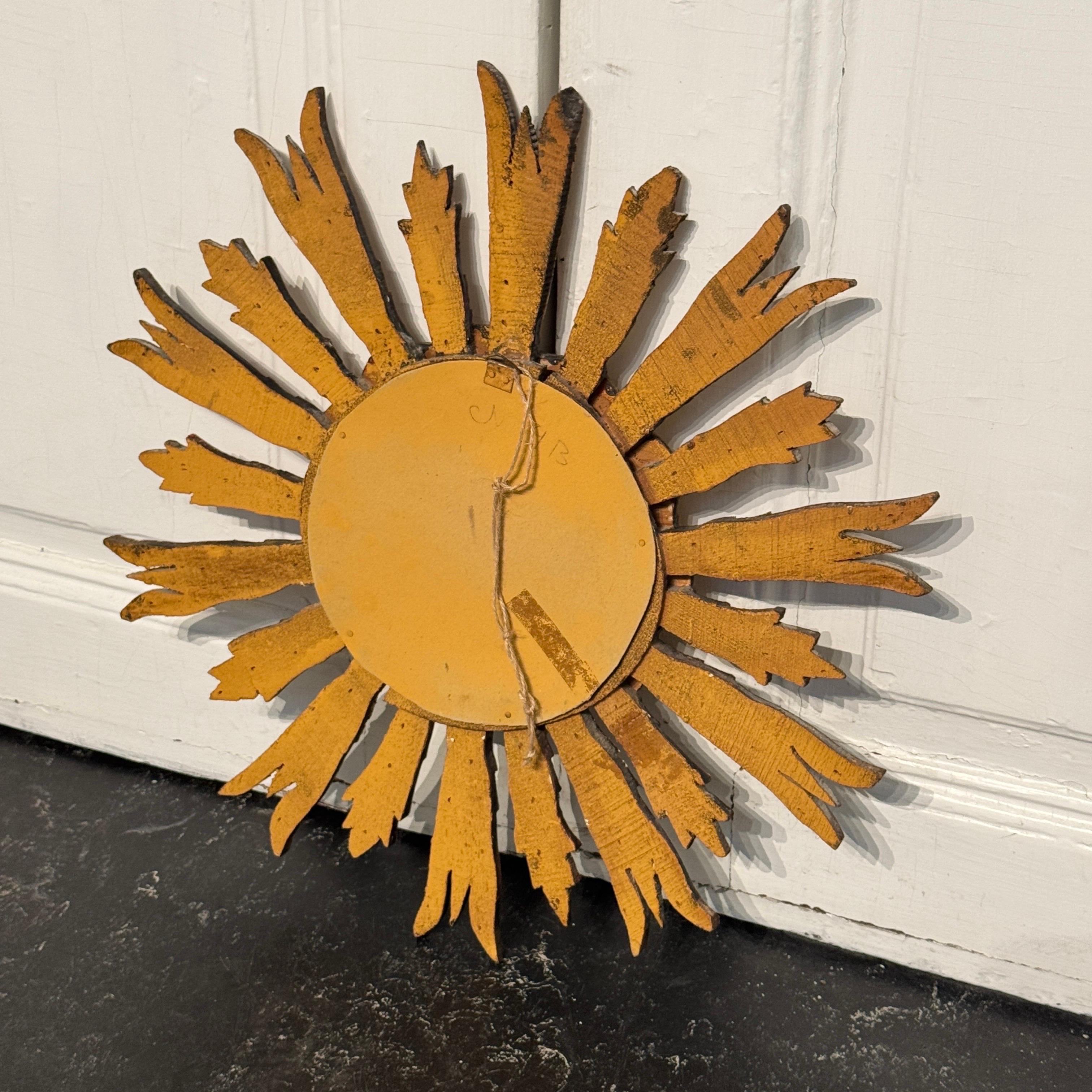 Italienischer Wandspiegel aus Blattgold mit Sternschliff und Sonnenschliff aus Holz, Mid-Century Modern im Angebot 1