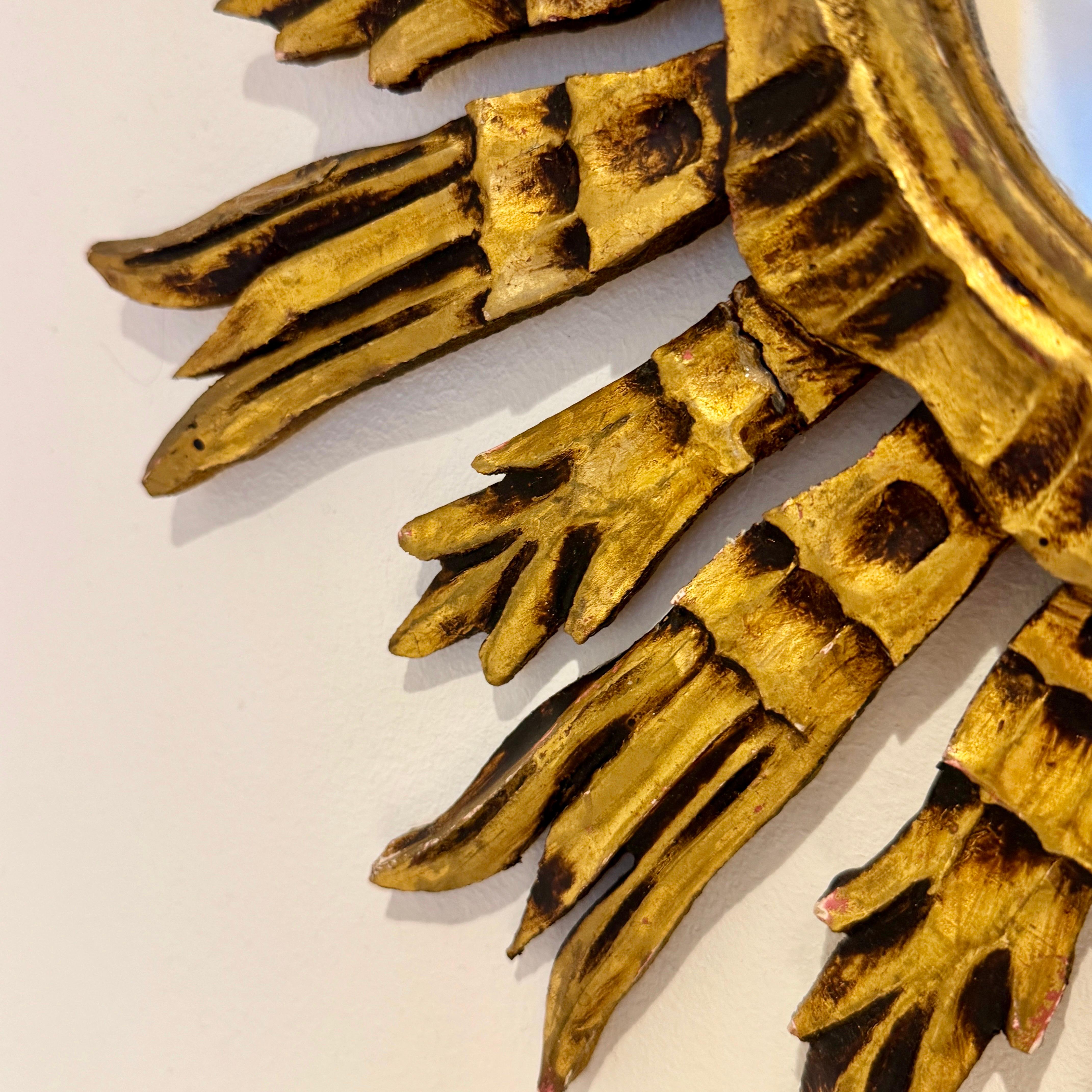 Italienischer Wandspiegel aus Blattgold mit Sternschliff und Sonnenschliff aus Holz, Mid-Century Modern im Angebot 2