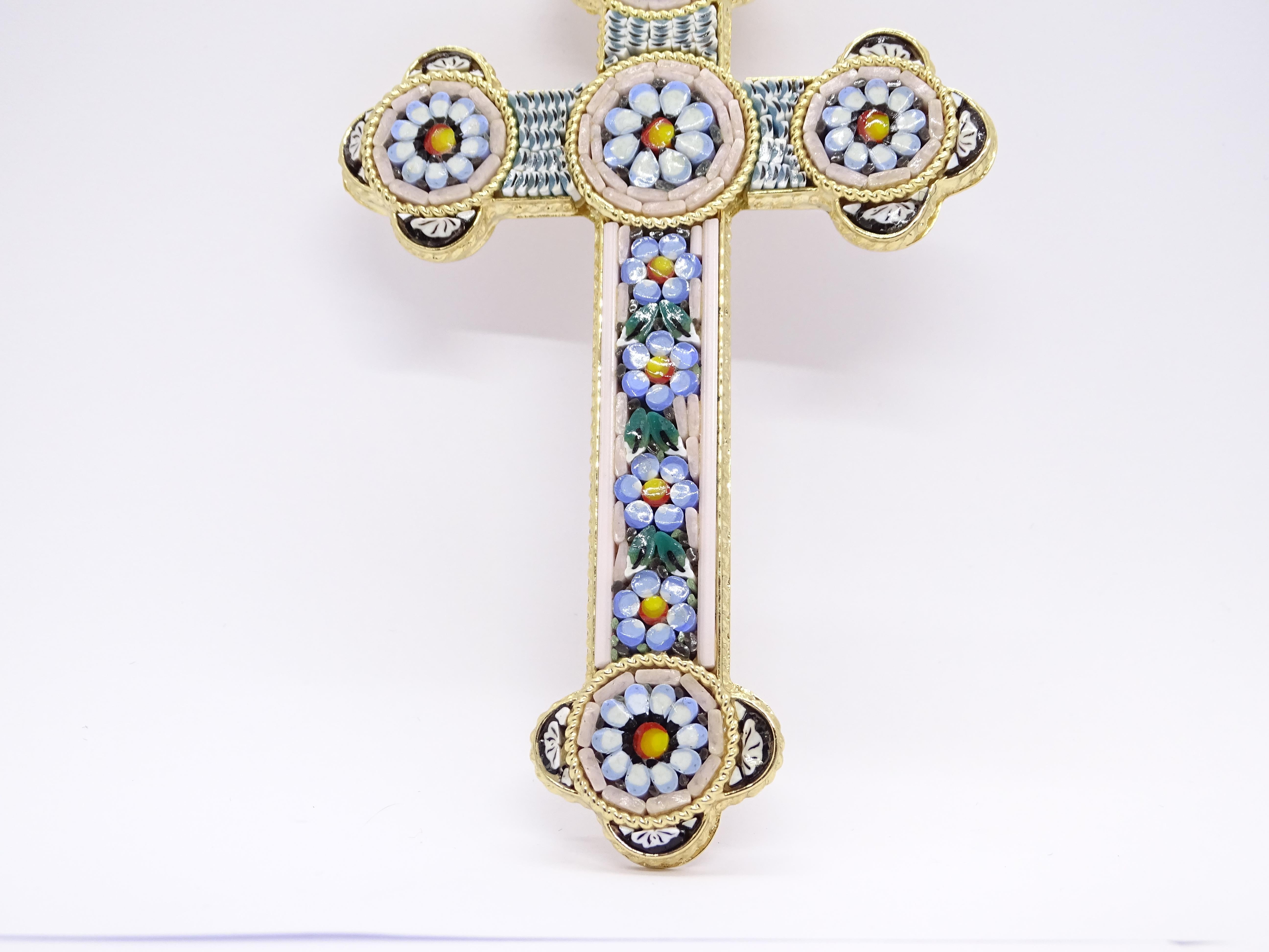 Metal dorado italiano Cruz trilobulada ramas florales Cristal de Murano micromosaico 3