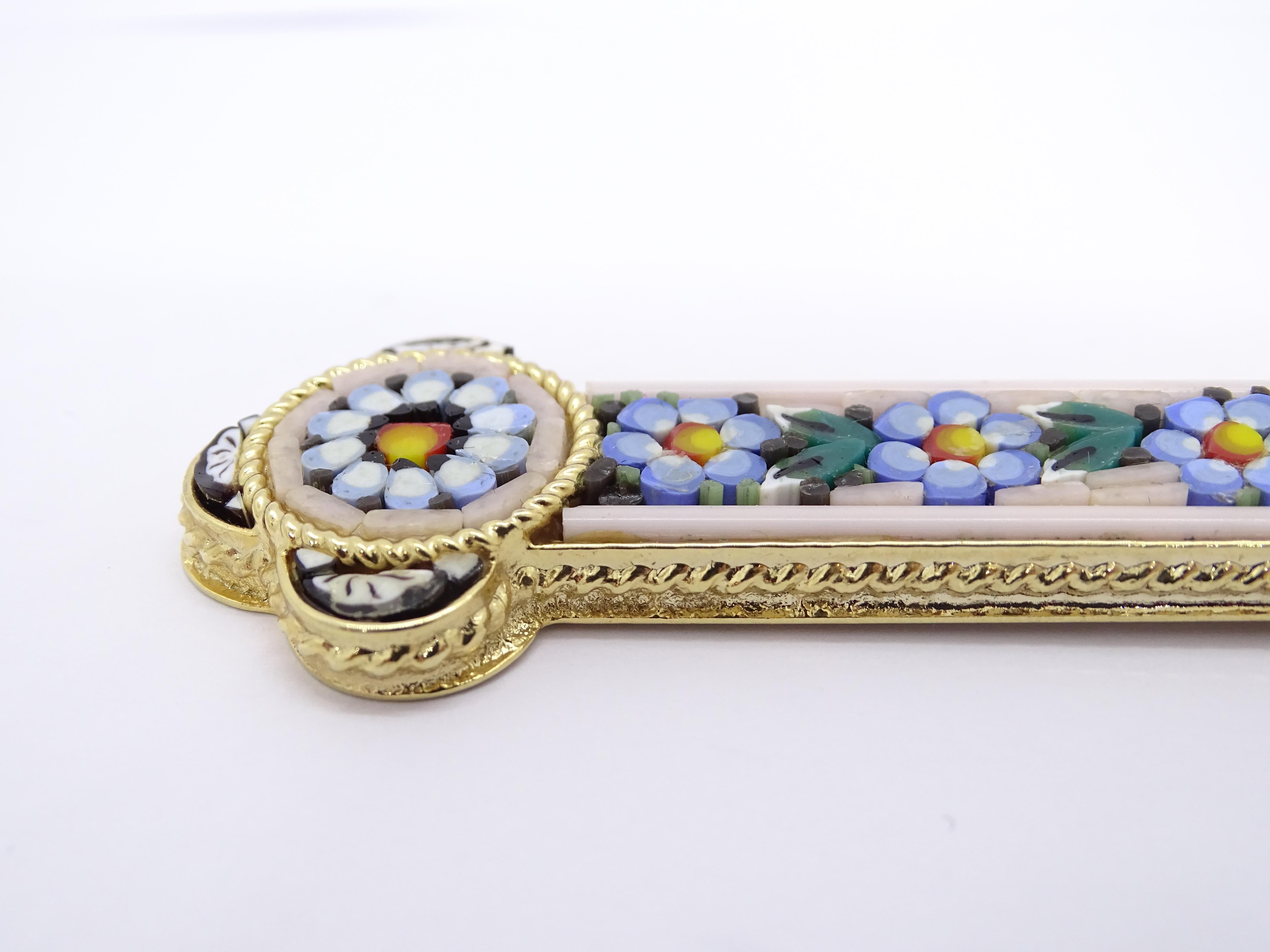 Metal dorado italiano Cruz trilobulada ramas florales Cristal de Murano micromosaico 7