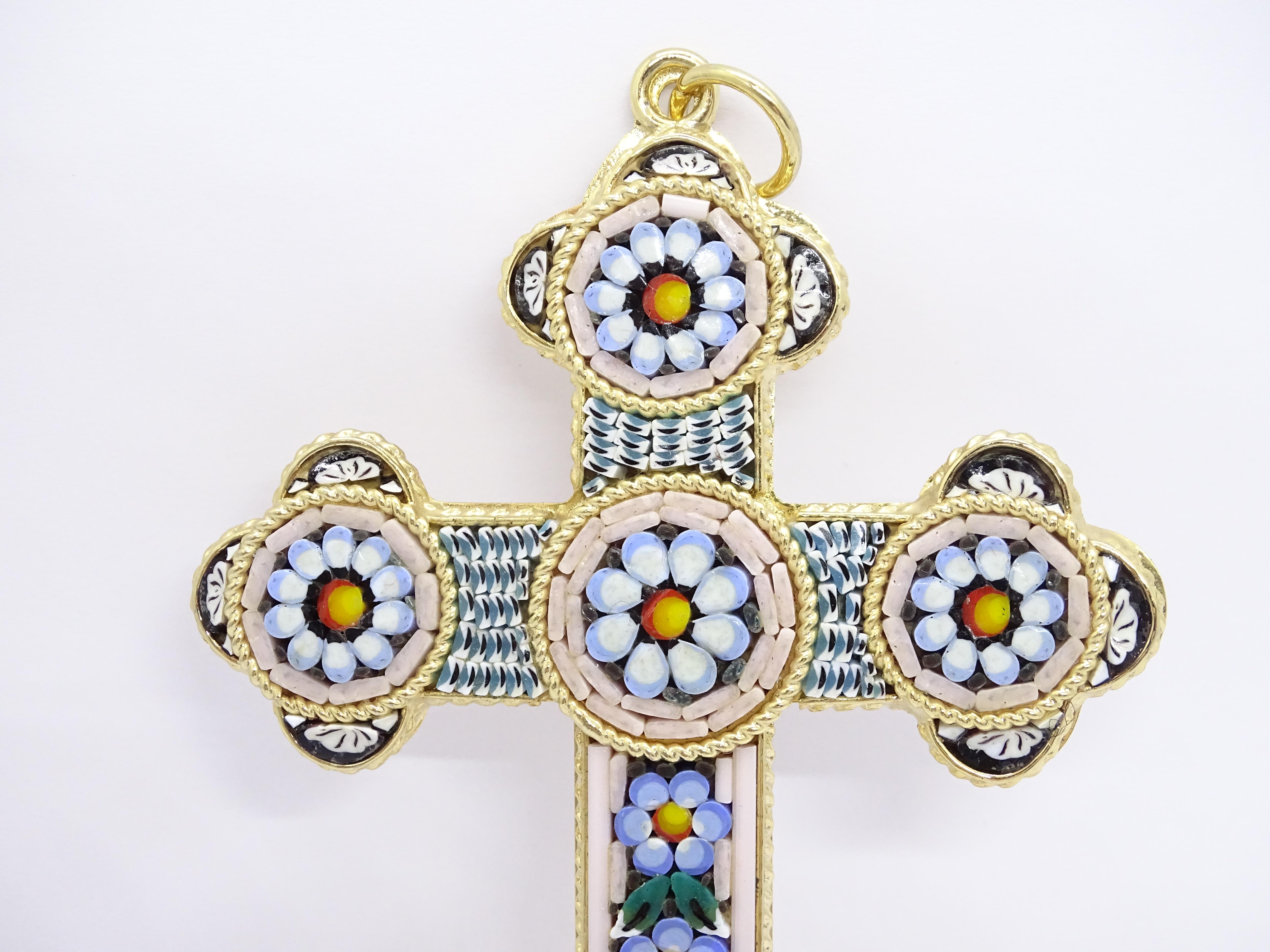 Femenino o masculino Metal dorado italiano Cruz trilobulada ramas florales Cristal de Murano micromosaico